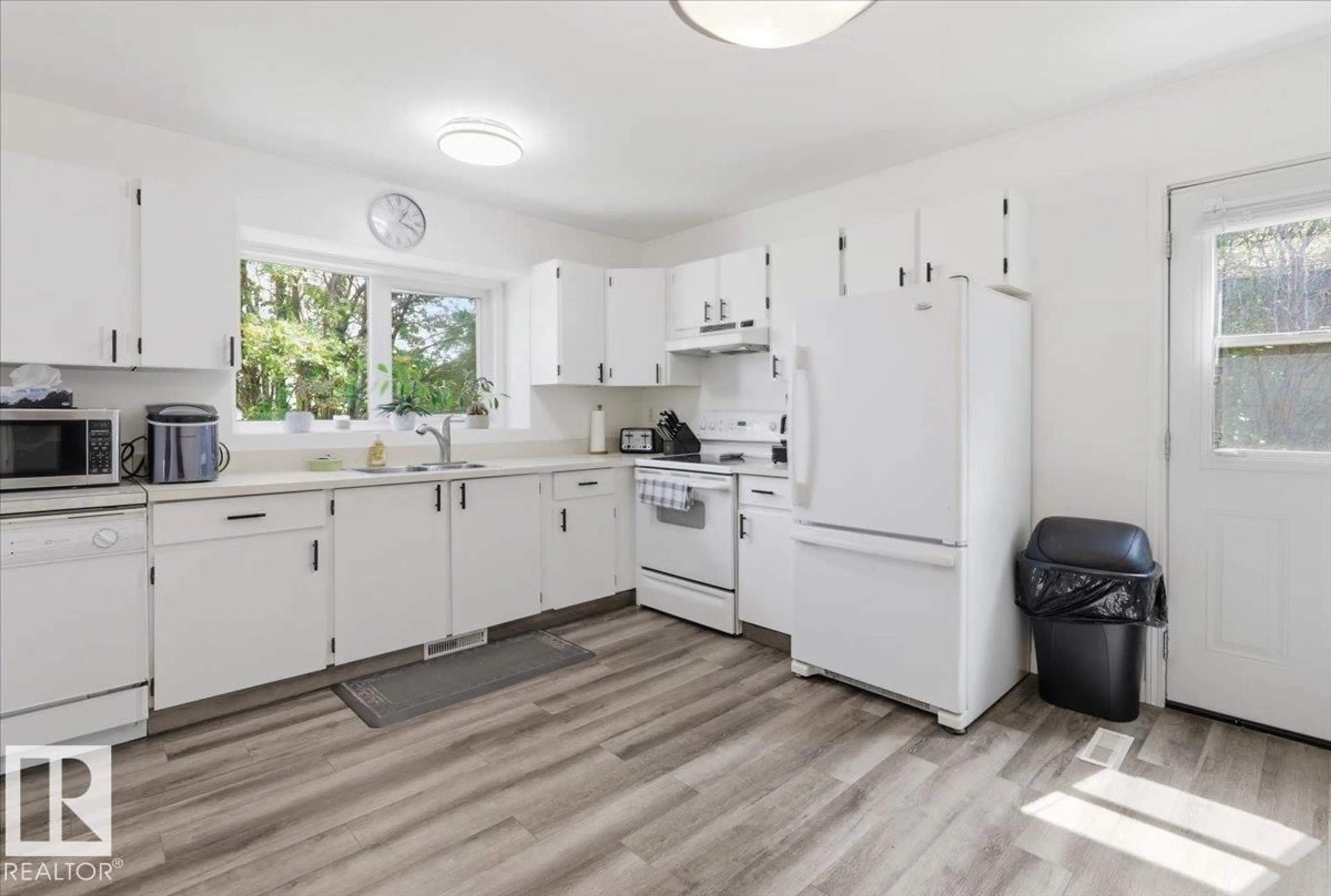 Open concept kitchen, unknown for 116 CAMERON CR, Wetaskiwin Alberta T9A3H8
