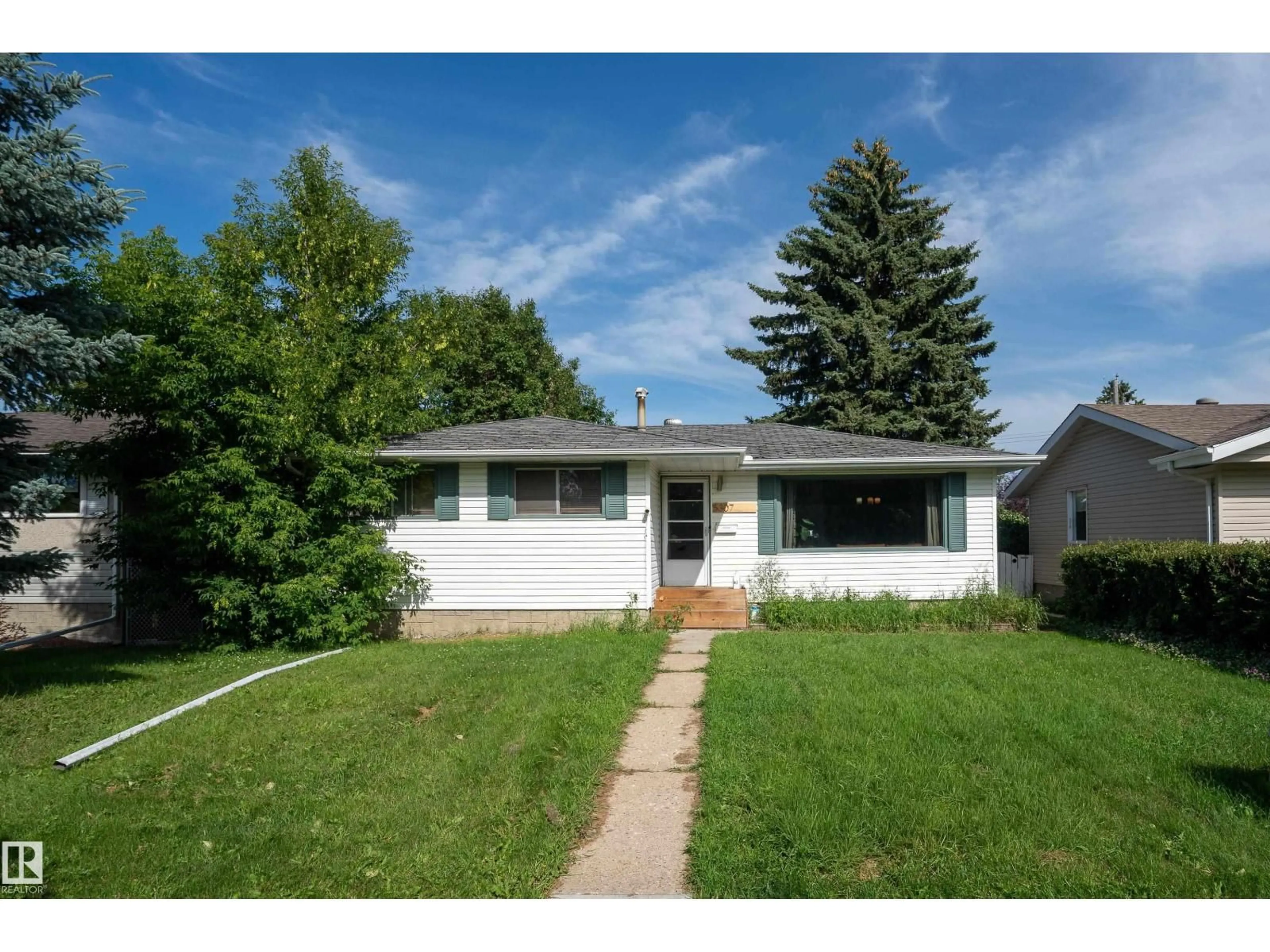 Home with vinyl exterior material, street for 5307 105 ST, Edmonton Alberta T6H2M7
