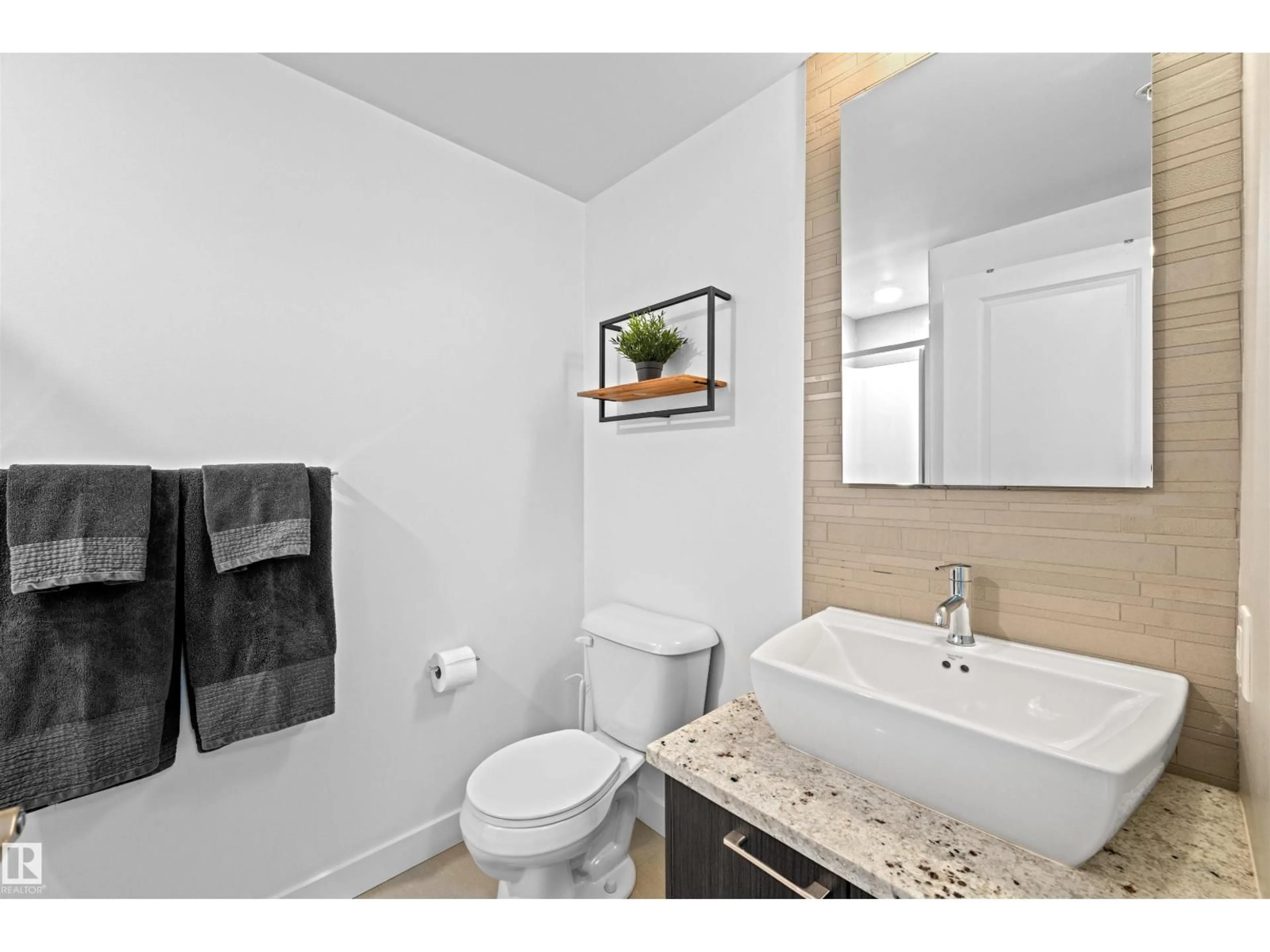 Standard bathroom, ceramic/tile floor for #1104 - 9720 106 ST, Edmonton Alberta T5K0K8