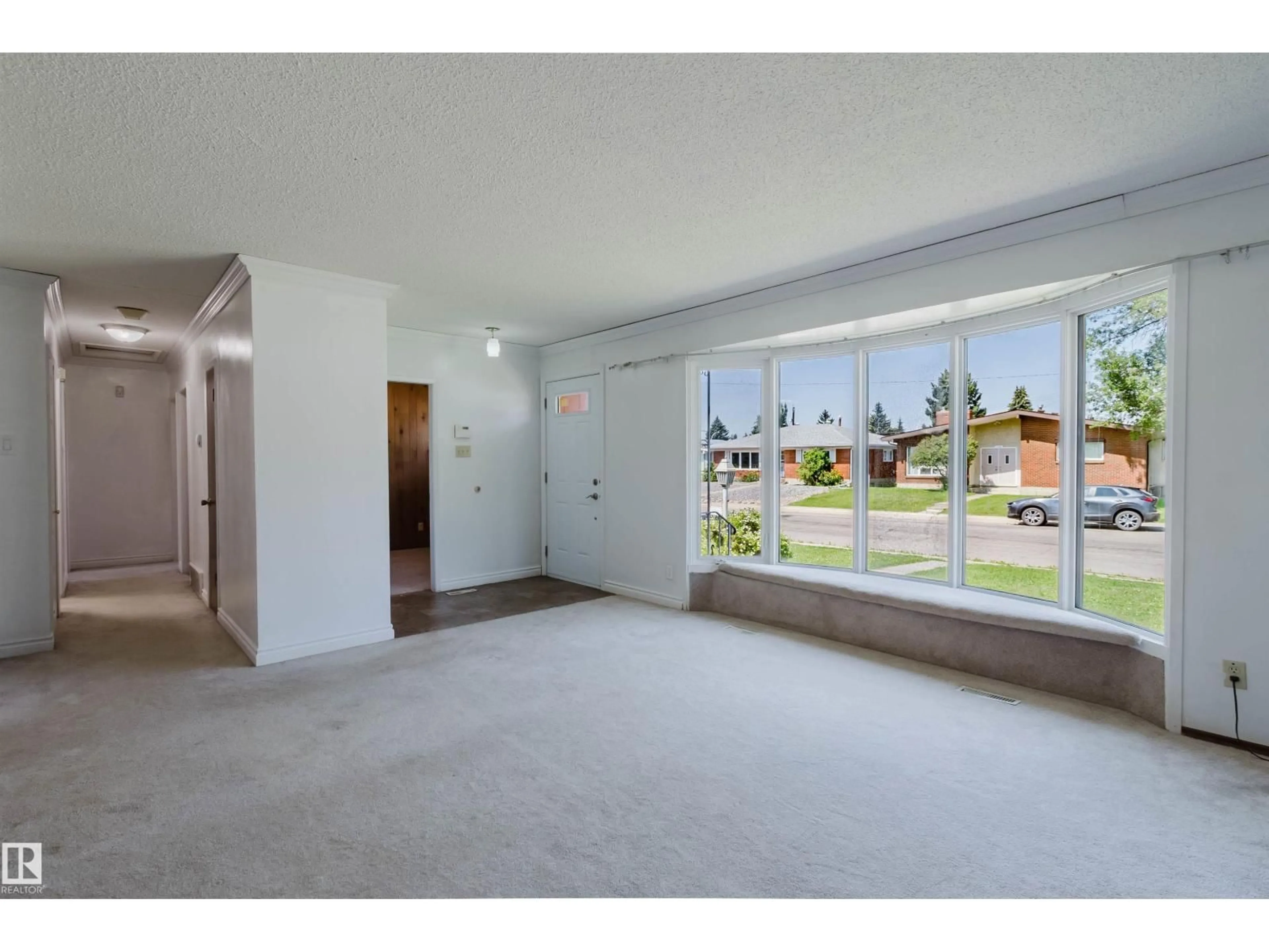 A pic of a room for 11115 39A AV, Edmonton Alberta T6J0N6
