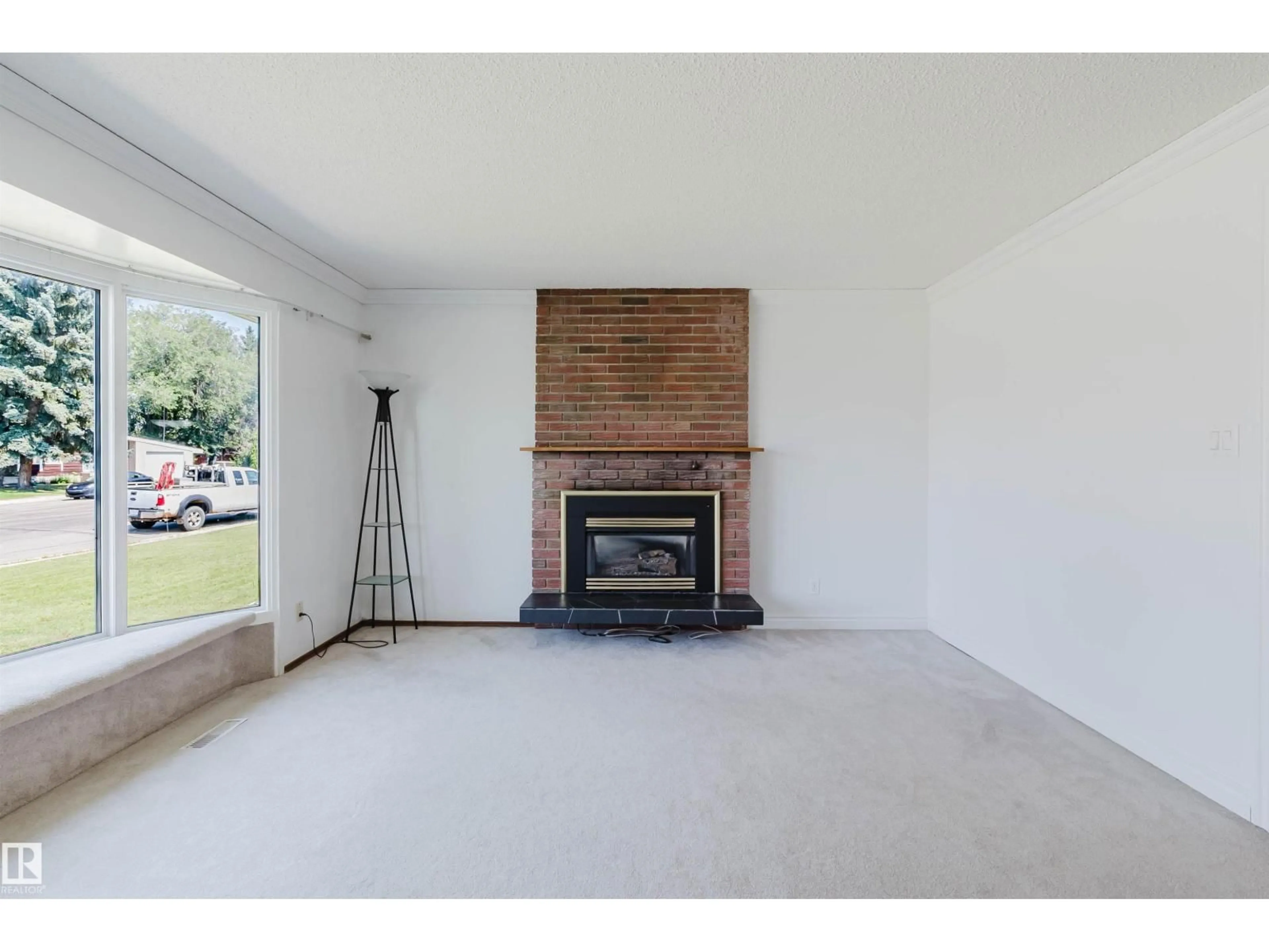 A pic of a room for 11115 39A AV, Edmonton Alberta T6J0N6