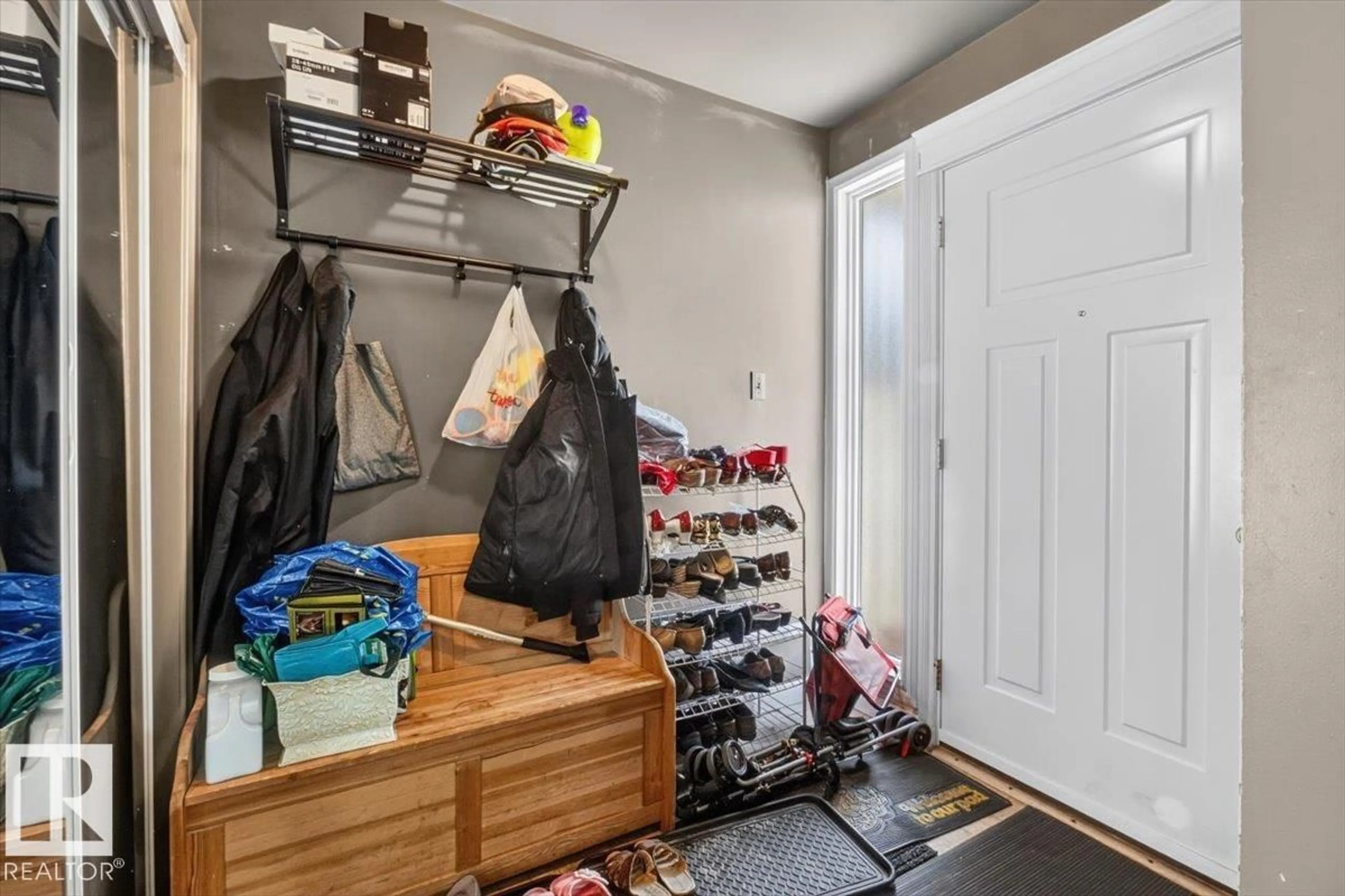 Indoor entryway for 13411 101 ST, Edmonton Alberta T5E4G5