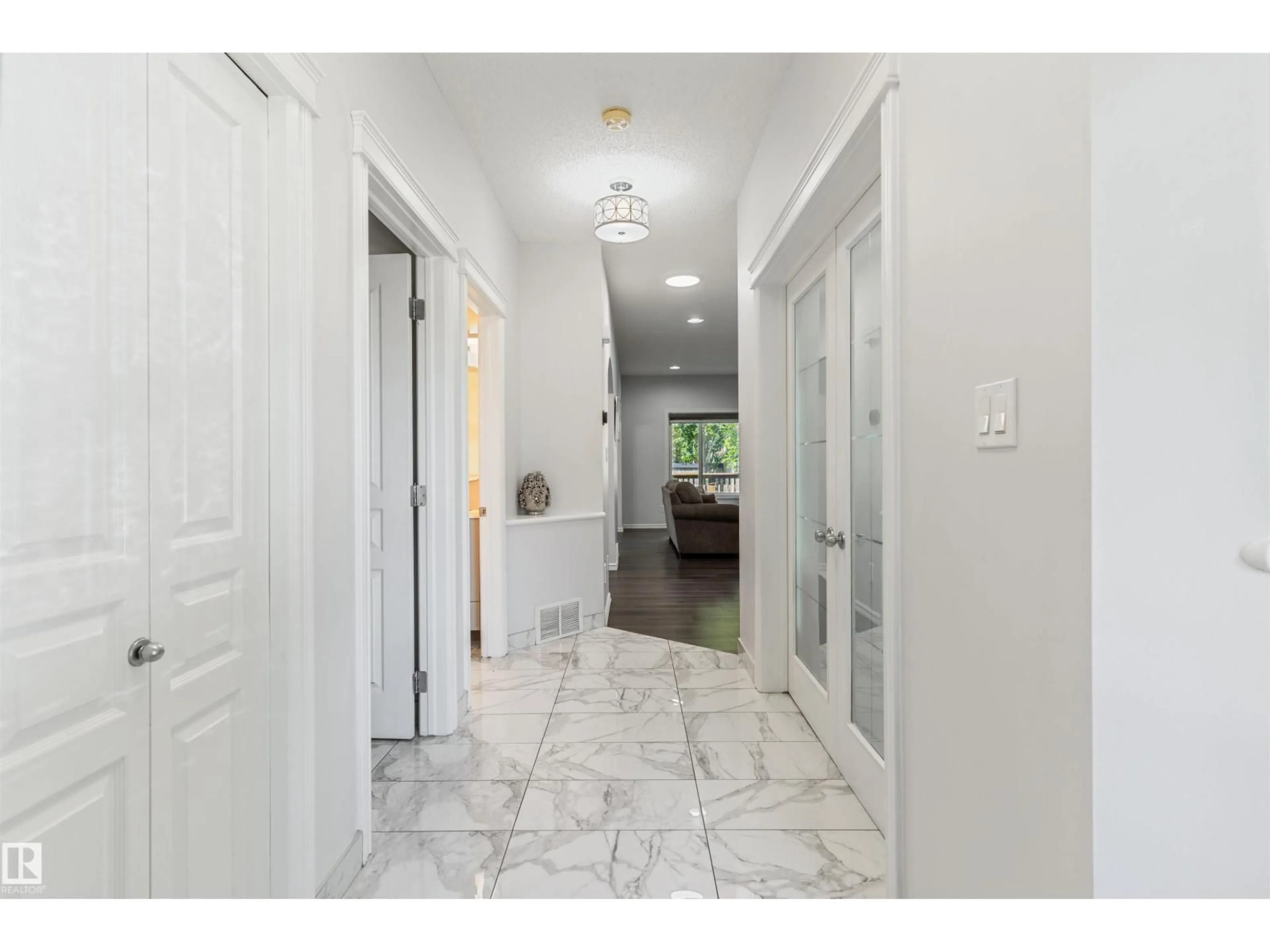 Indoor entryway for NW - 1075 MCKINNEY GREEN GR, Edmonton Alberta T6R3S5