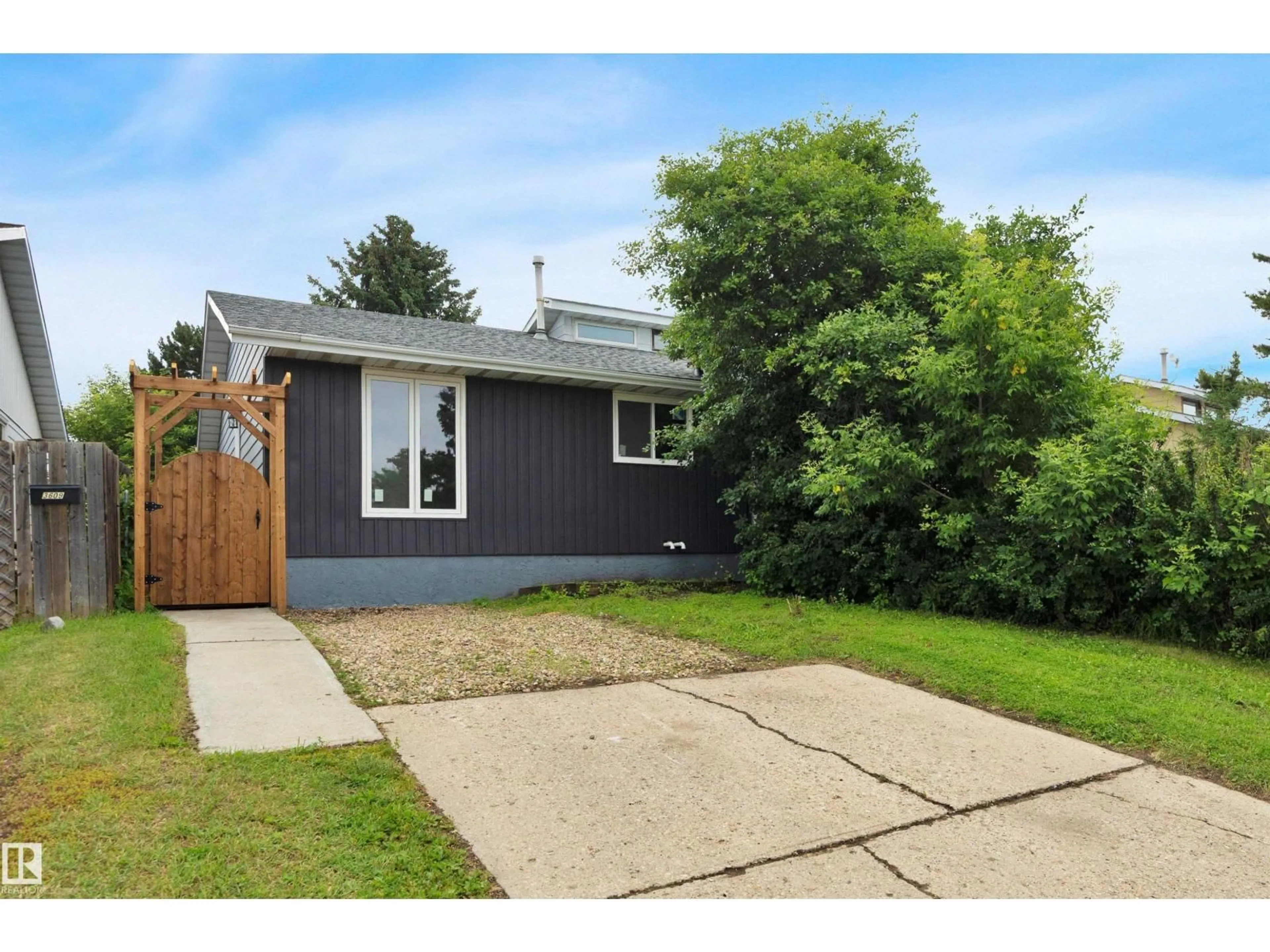 Home with vinyl exterior material, street for 3607 53 STREET, Wetaskiwin Alberta T9A2K6