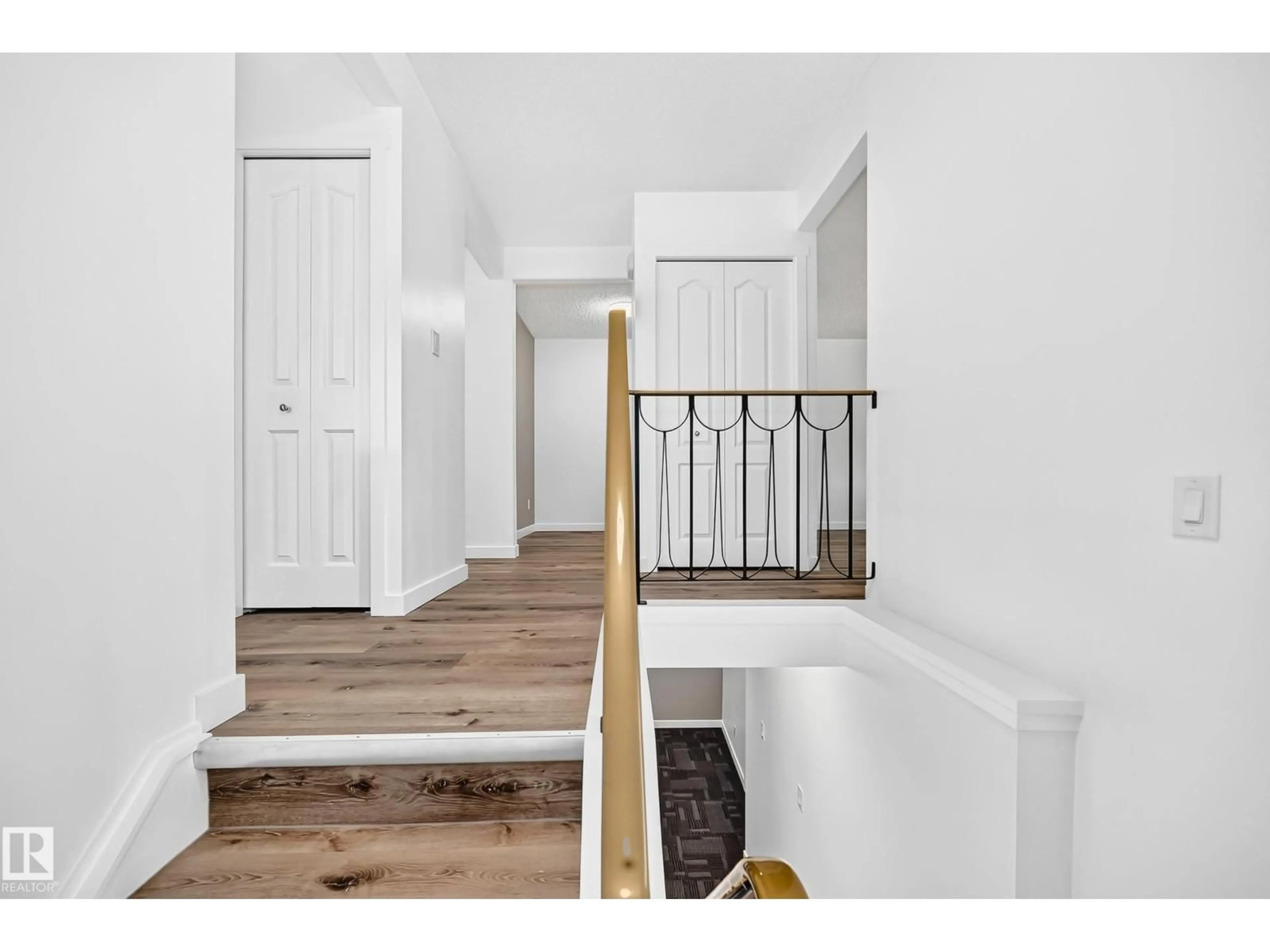 Indoor entryway for 4211 135 AV, Edmonton Alberta T5A2N6