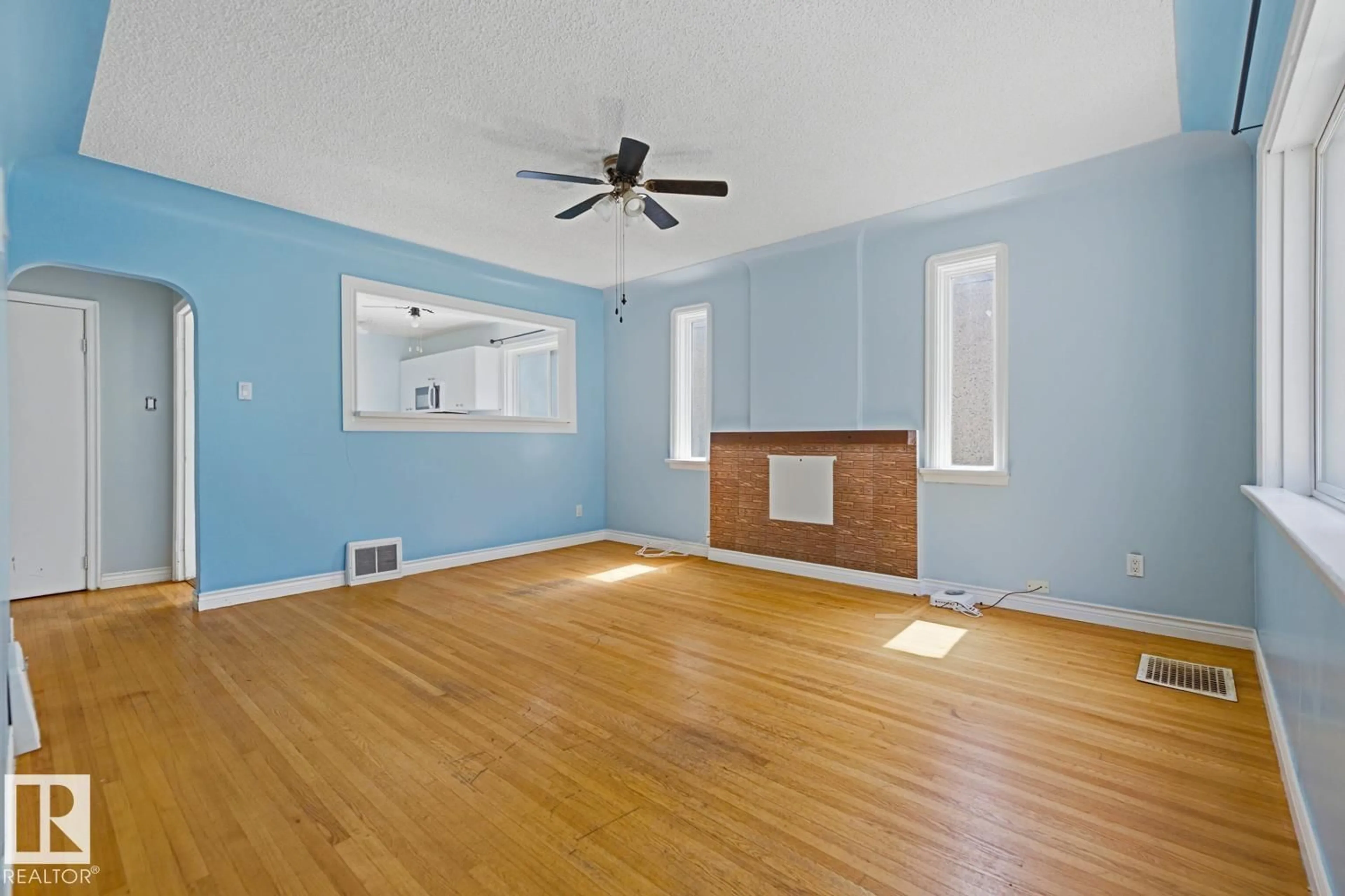 A pic of a room for 12119 95A ST, Edmonton Alberta T5G1R8