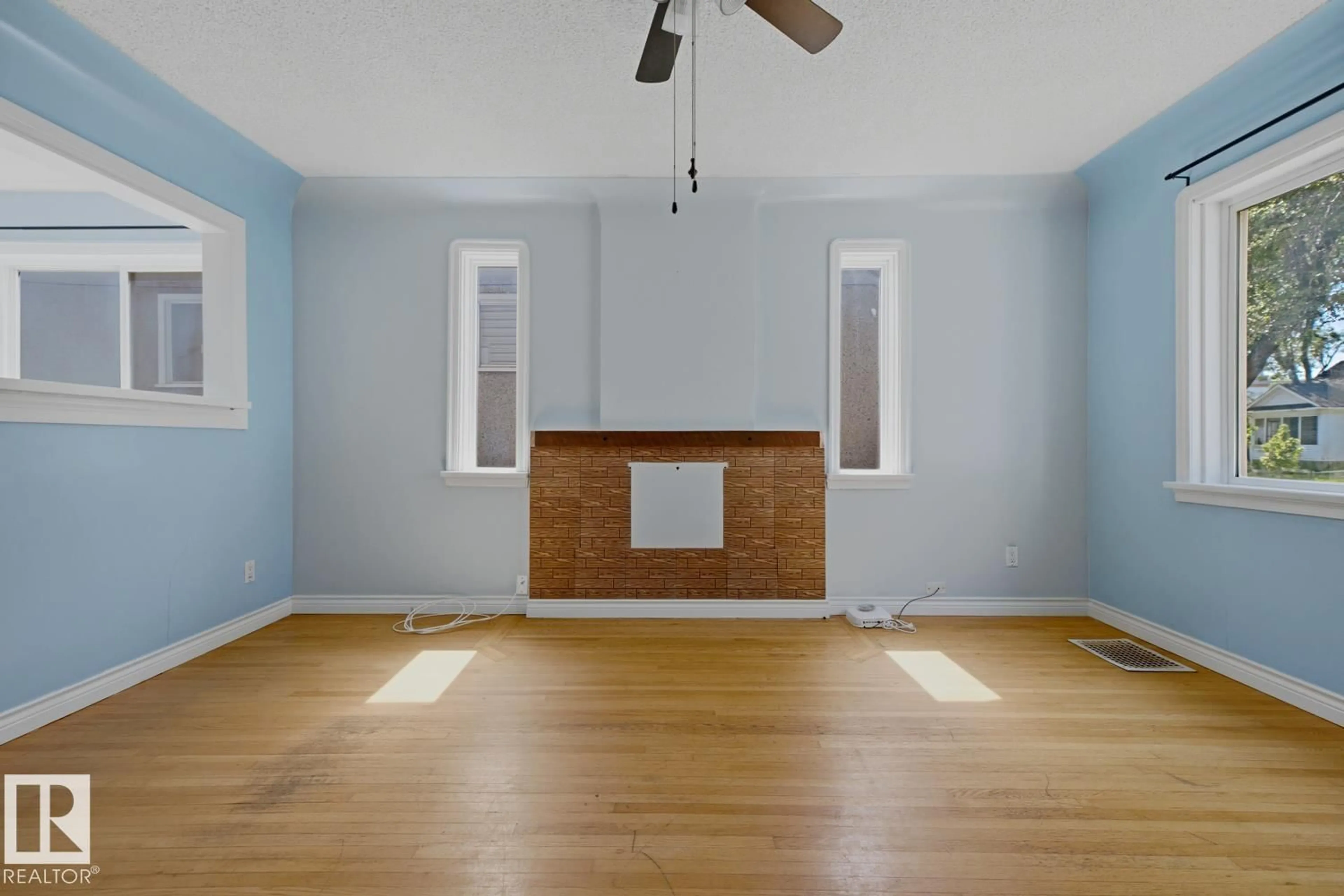 A pic of a room for 12119 95A ST, Edmonton Alberta T5G1R8