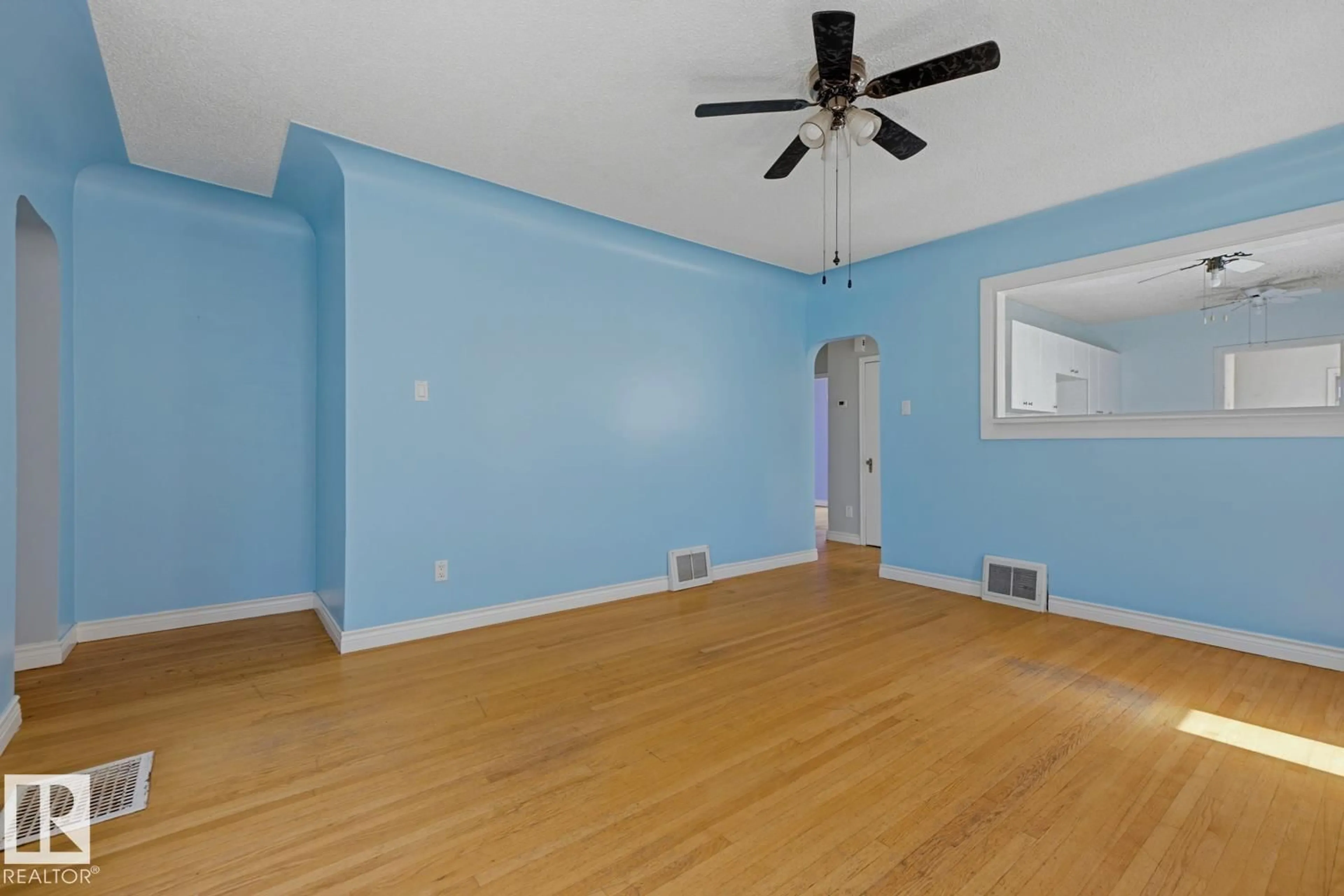 A pic of a room for 12119 95A ST, Edmonton Alberta T5G1R8