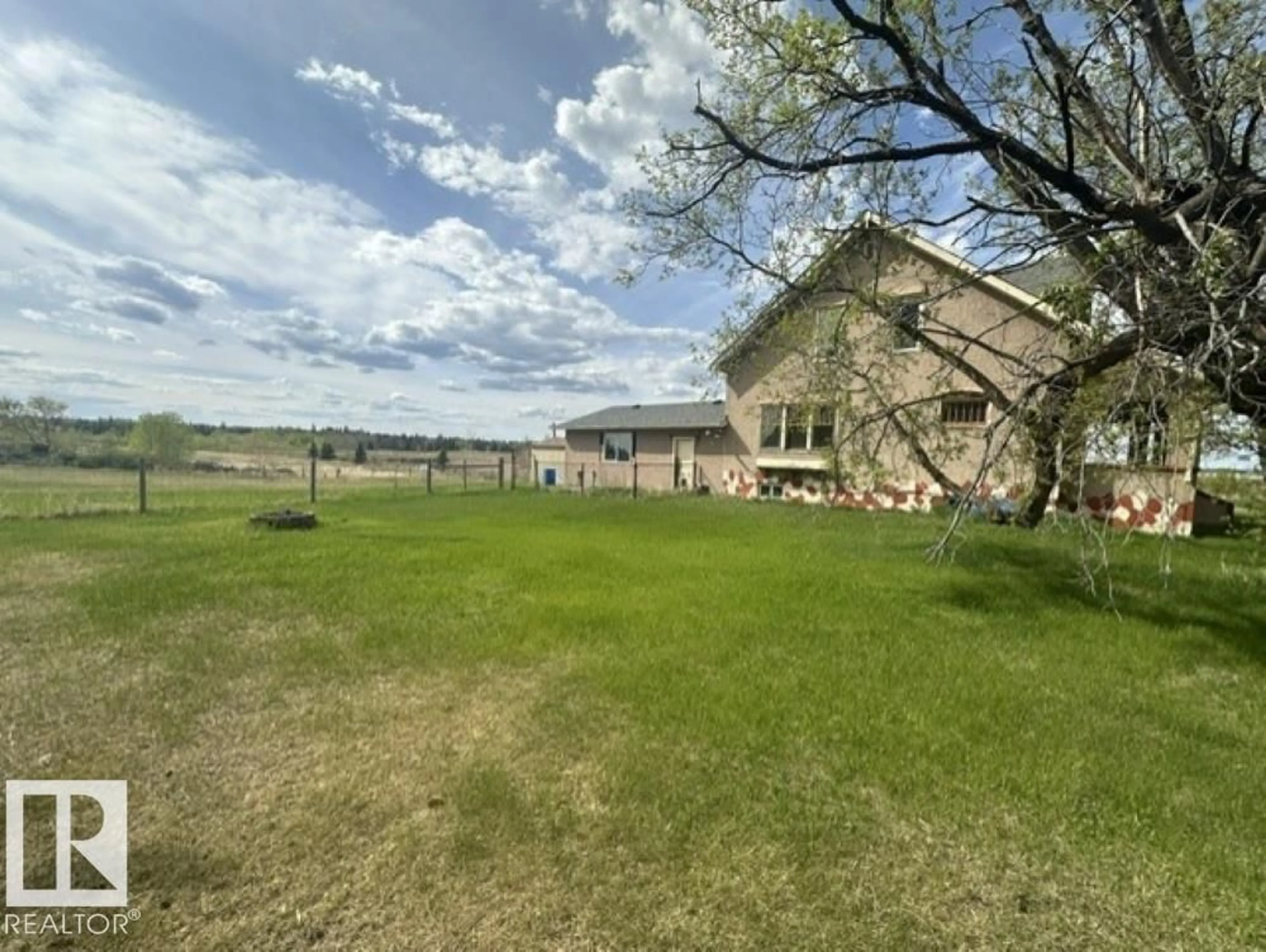 A pic from outside/outdoor area/front of a property/back of a property/a pic from drone, unknown for 449 JENNIFER HEIL WY, Spruce Grove Alberta T7X0A3
