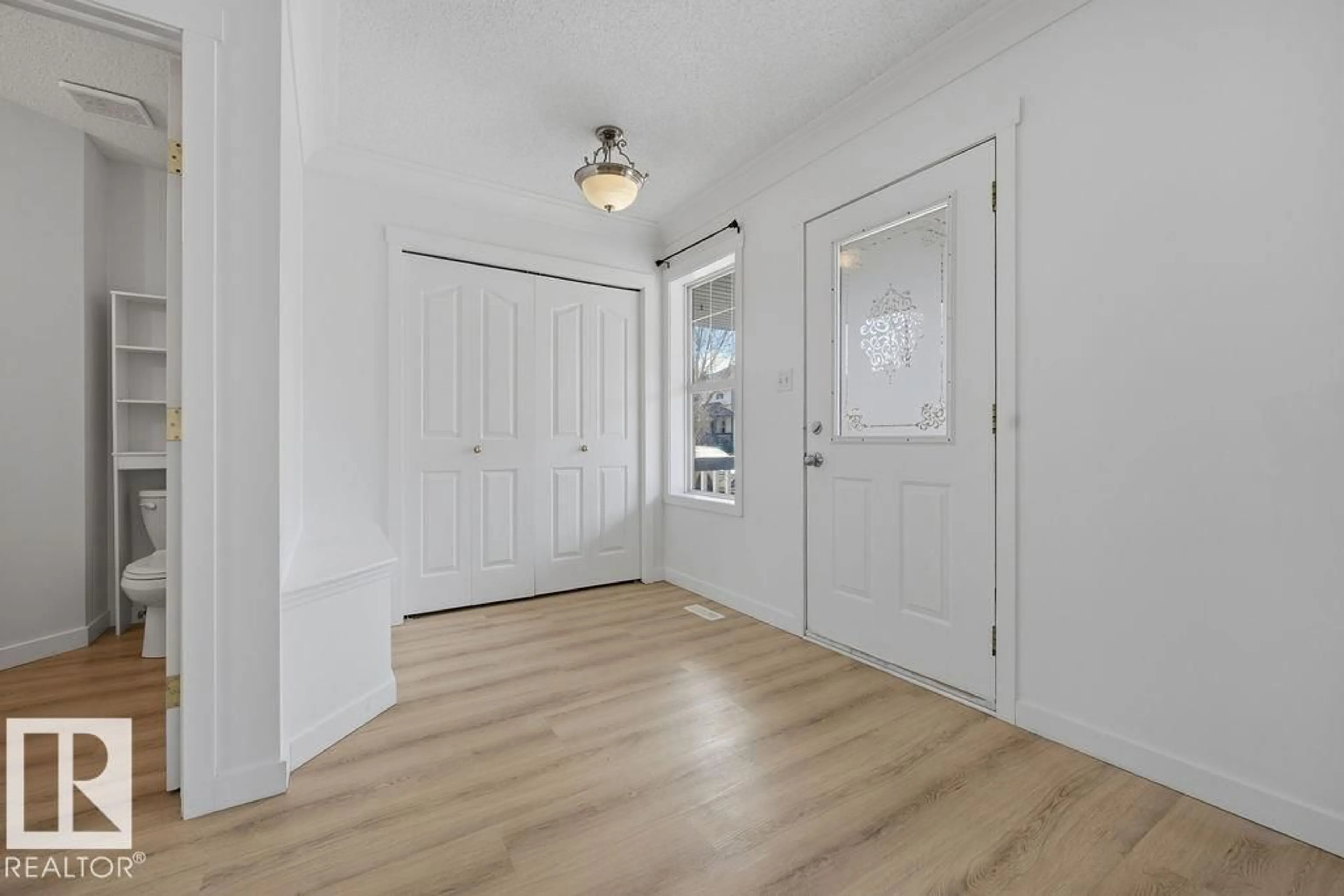 Indoor entryway for 2076 TANNER WD, Edmonton Alberta T6R2S4