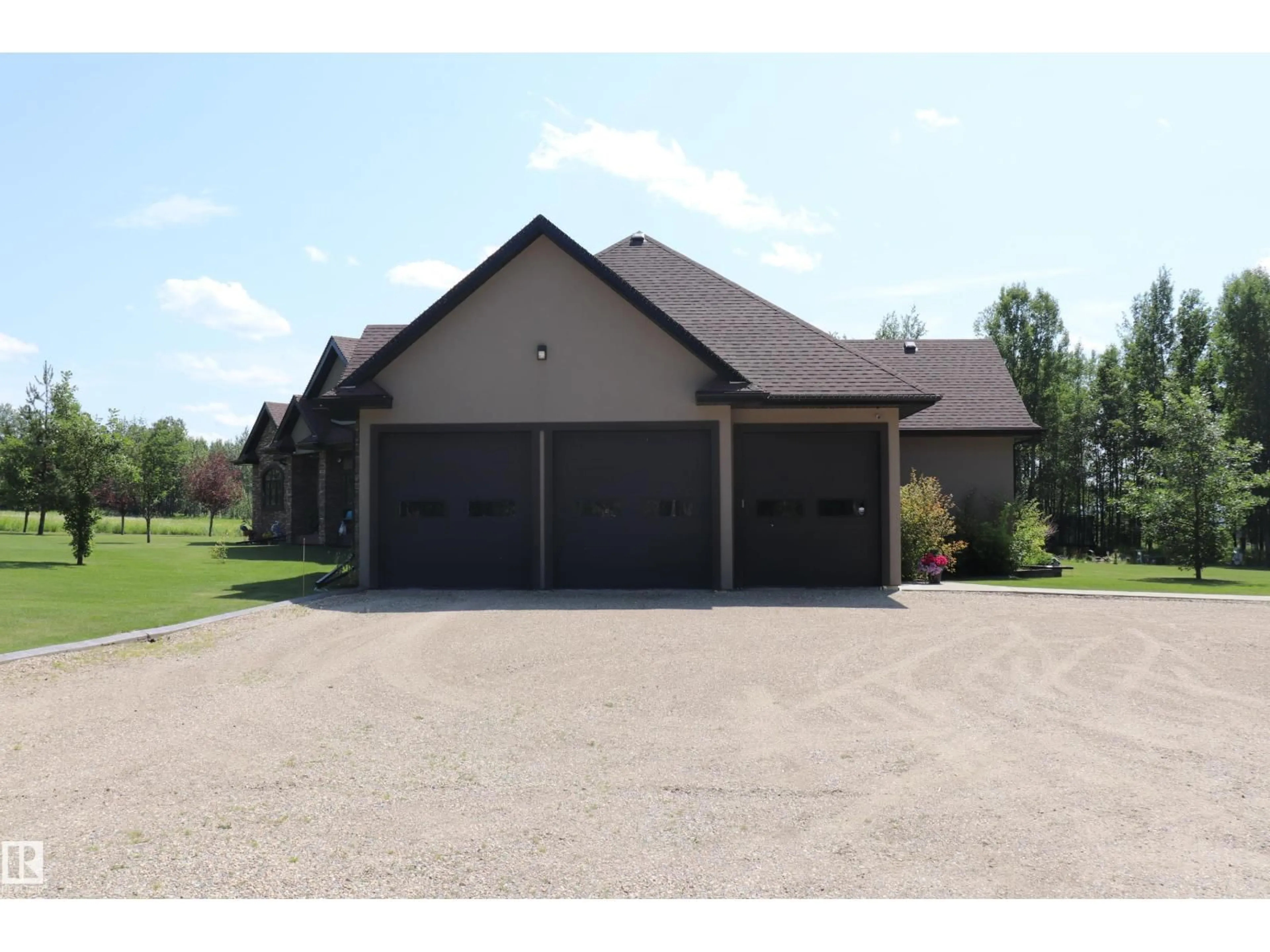 Indoor garage for 6663 15 AVE, Edson Alberta T7E1S3