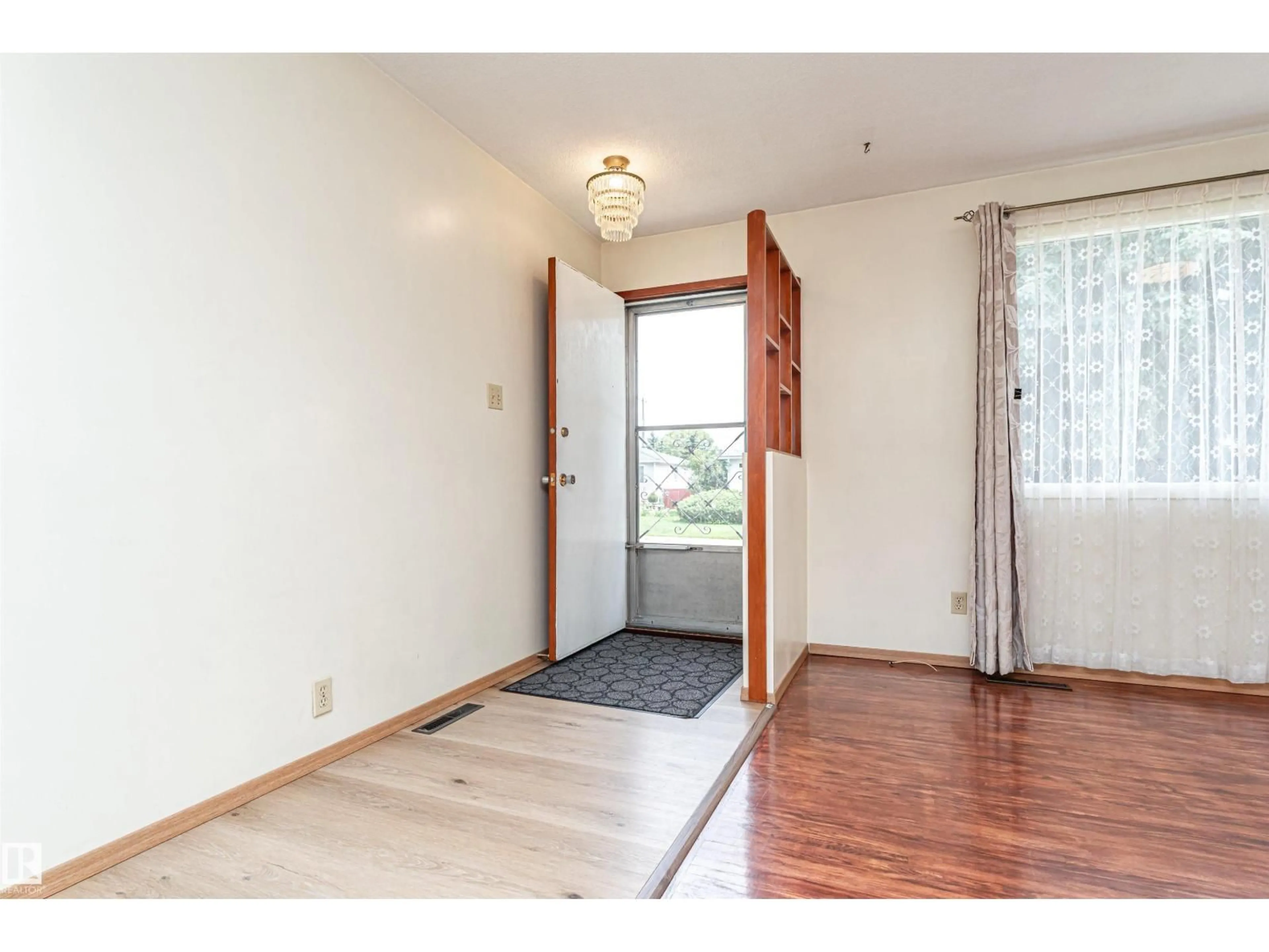 Indoor entryway for NW - 4812 105B ST, Edmonton Alberta T6H2S1