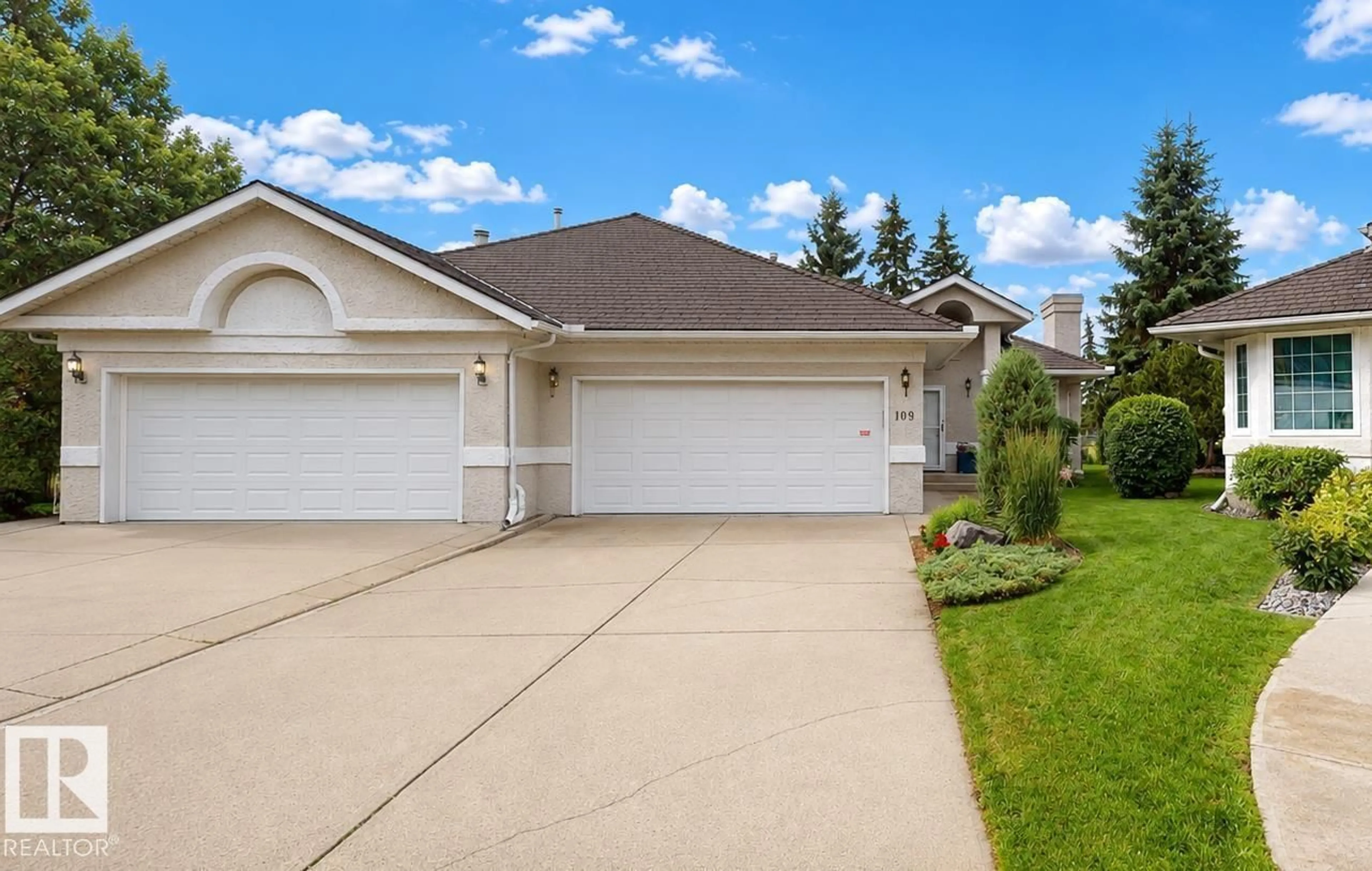 Home with vinyl exterior material, unknown for 109 IRONWOOD PL, Edmonton Alberta T6J6R4