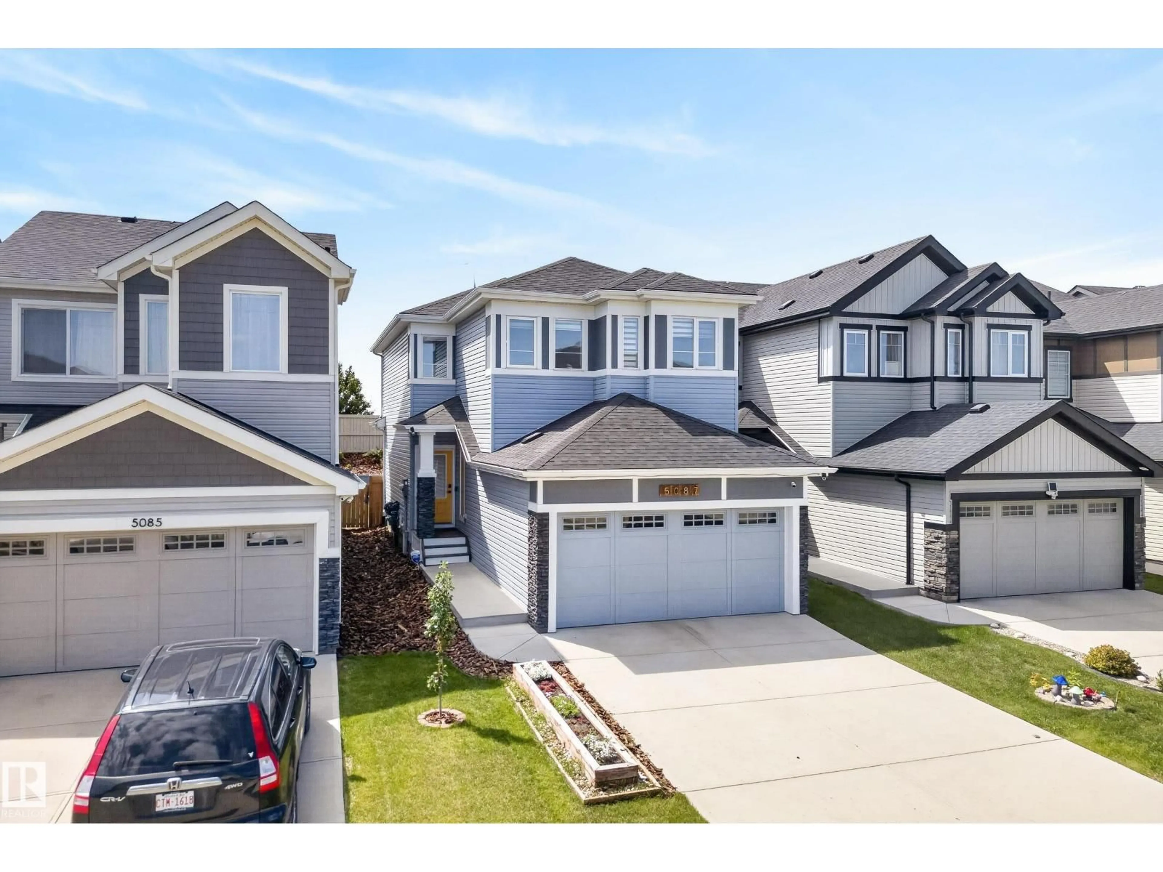 A pic from outside/outdoor area/front of a property/back of a property/a pic from drone, street for 5087 ANDISON CL, Edmonton Alberta T6W3T5