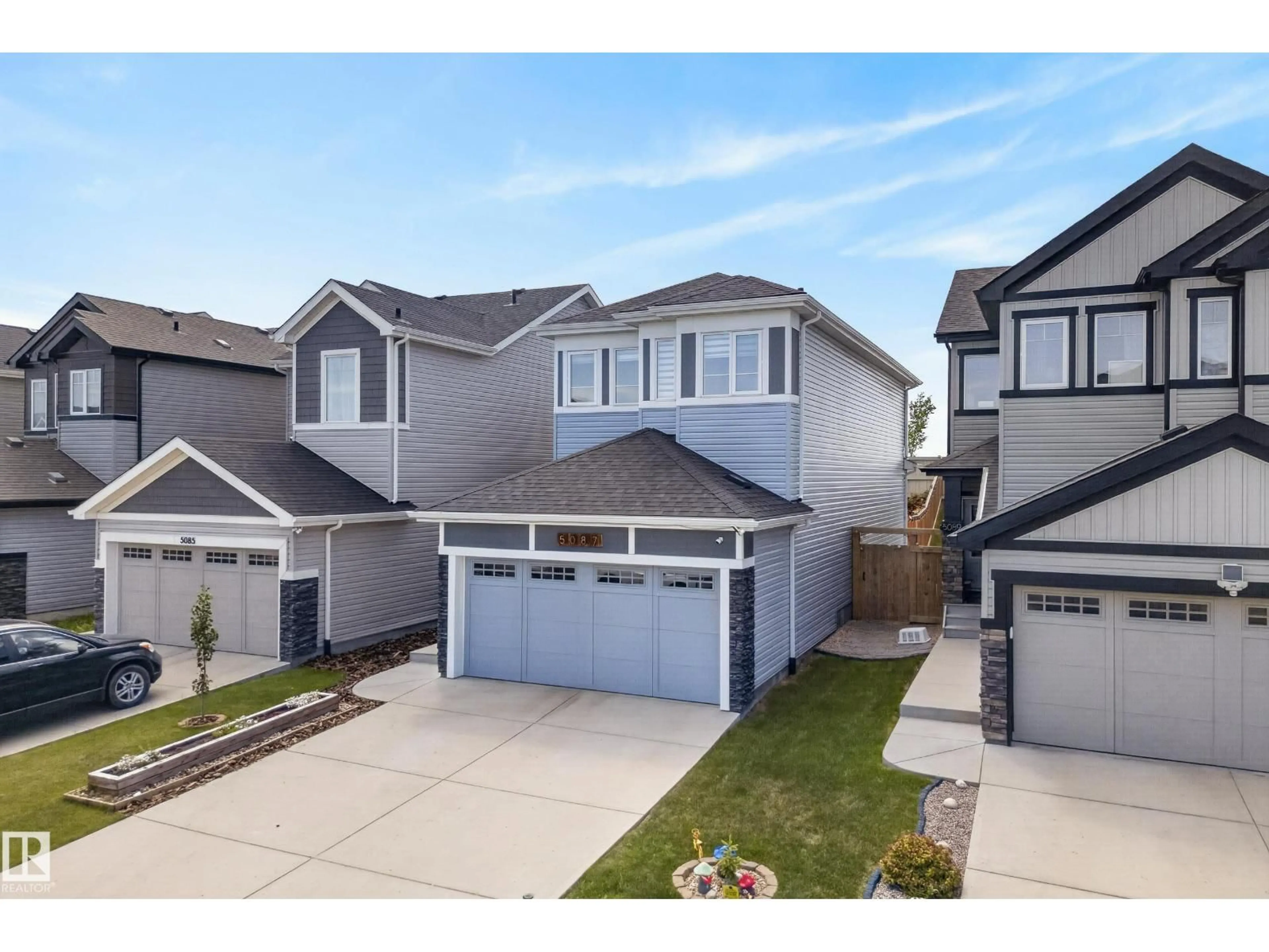 A pic from outside/outdoor area/front of a property/back of a property/a pic from drone, street for 5087 ANDISON CL, Edmonton Alberta T6W3T5