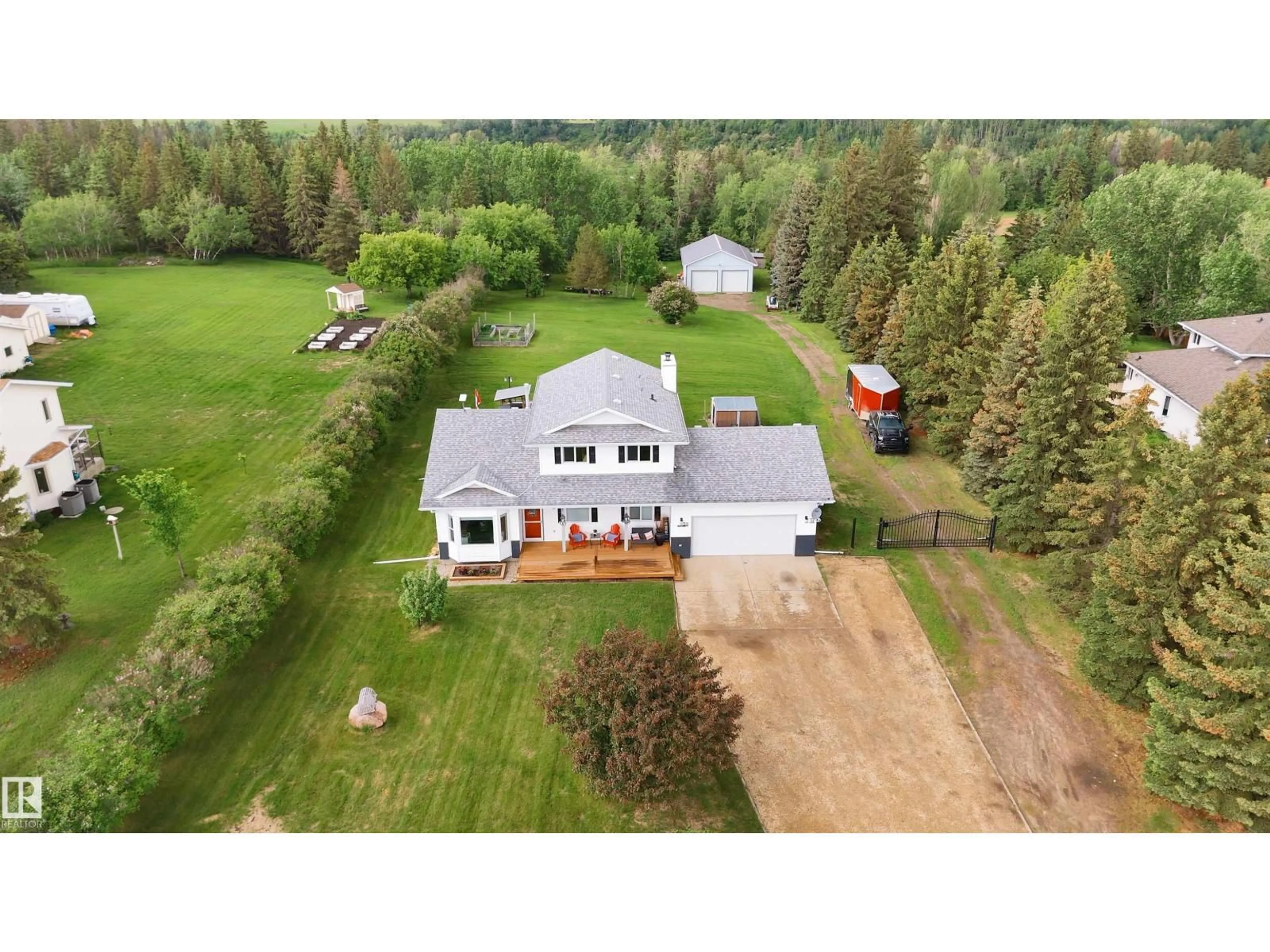 A pic from outside/outdoor area/front of a property/back of a property/a pic from drone, building for 39 55319 RGE ROAD 223, Rural Sturgeon County Alberta T8L5E3