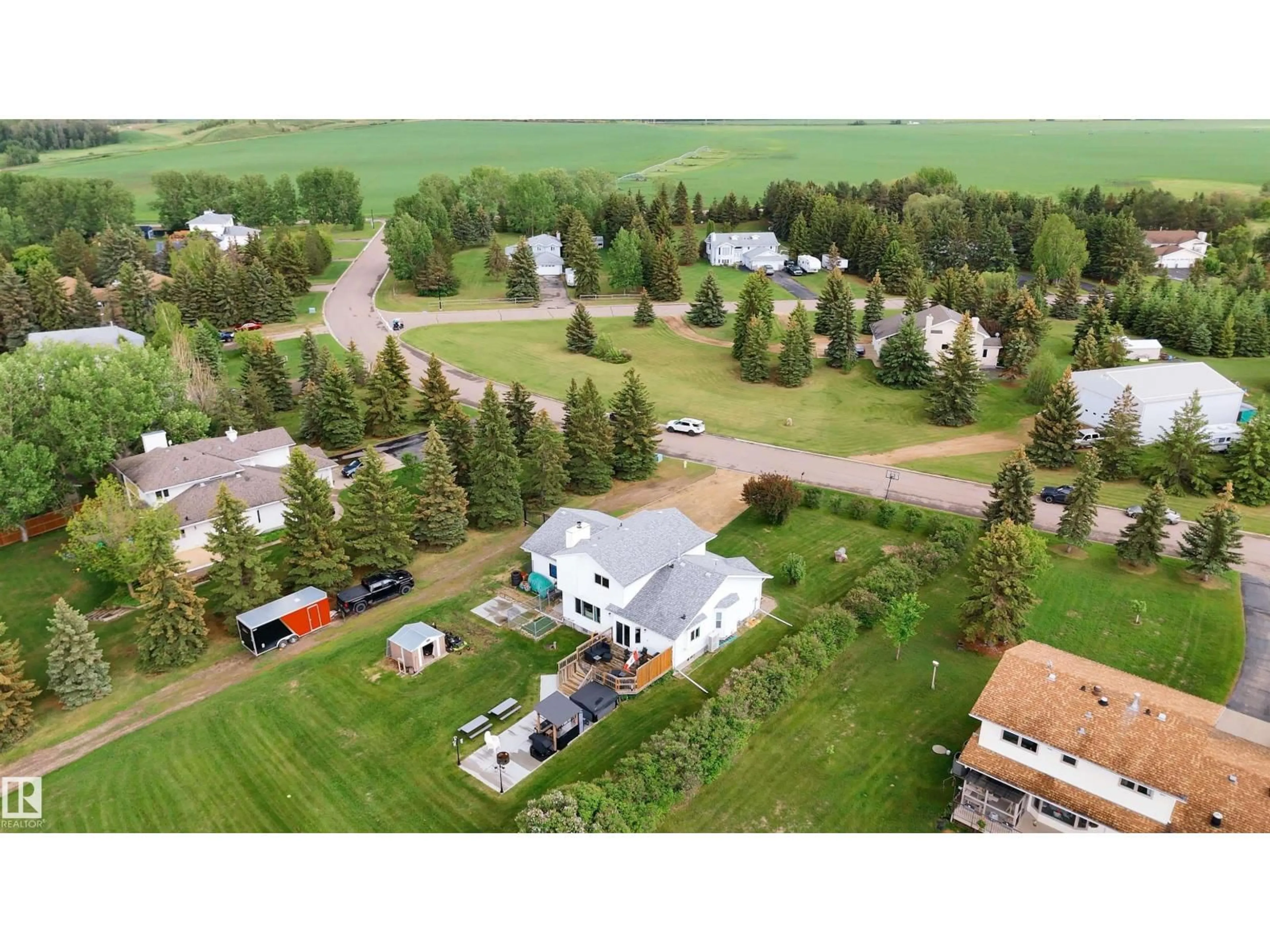 A pic from outside/outdoor area/front of a property/back of a property/a pic from drone, unknown for 39 55319 RGE ROAD 223, Rural Sturgeon County Alberta T8L5E3