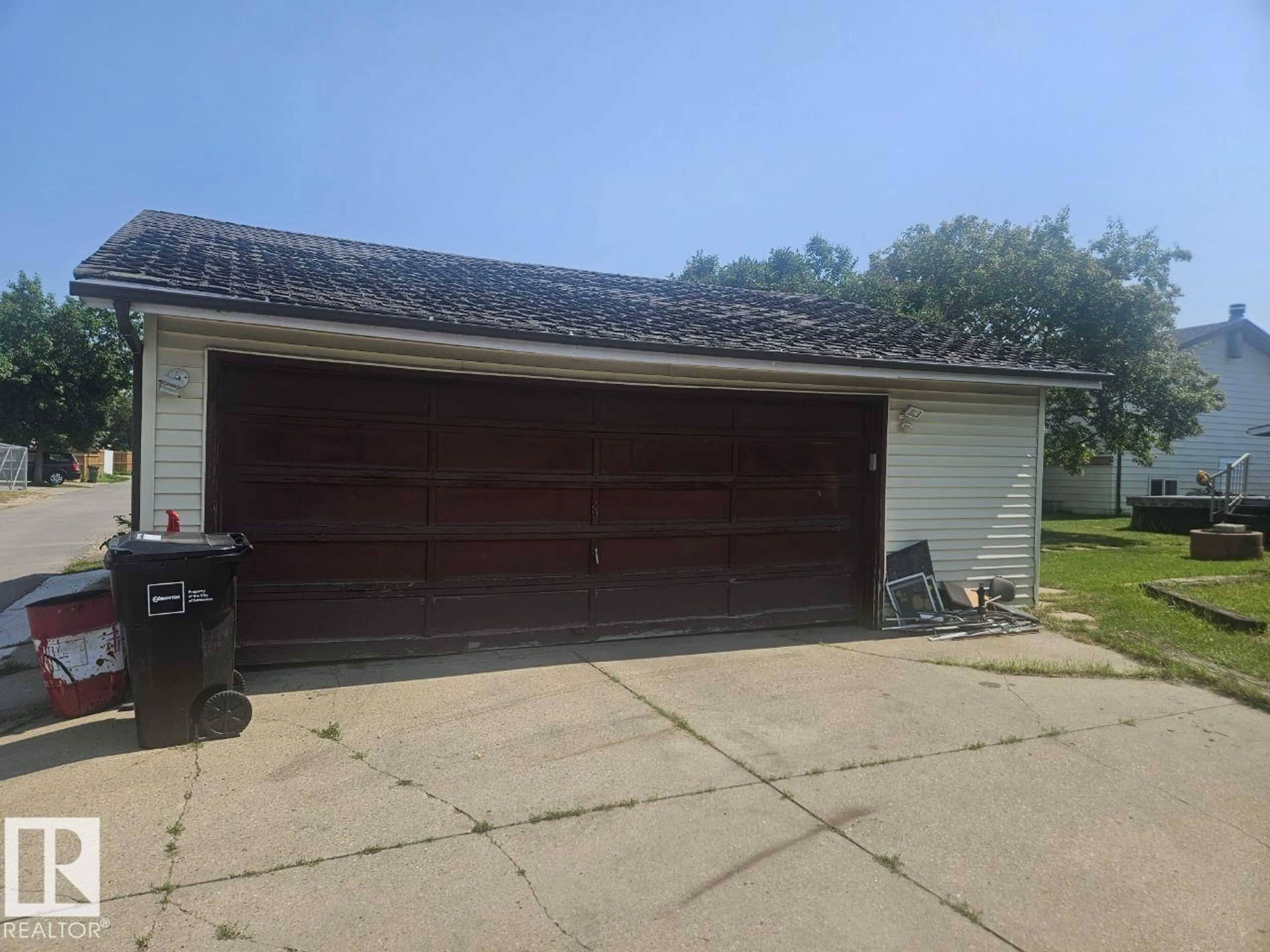 Indoor garage for 5306 18A AV, Edmonton Alberta T6L1J8