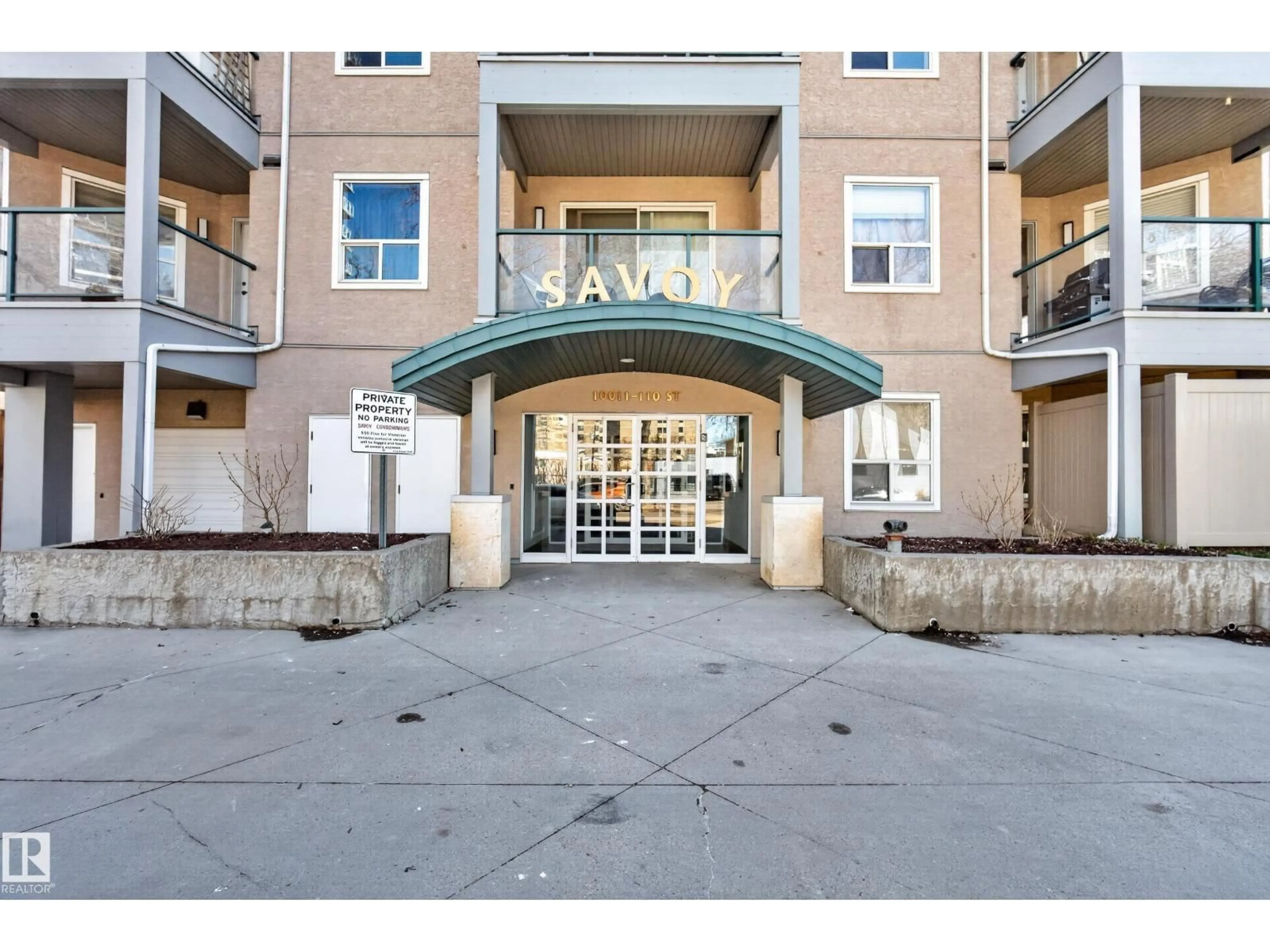 Indoor foyer for 205 110 ST, Edmonton Alberta T5K2X1