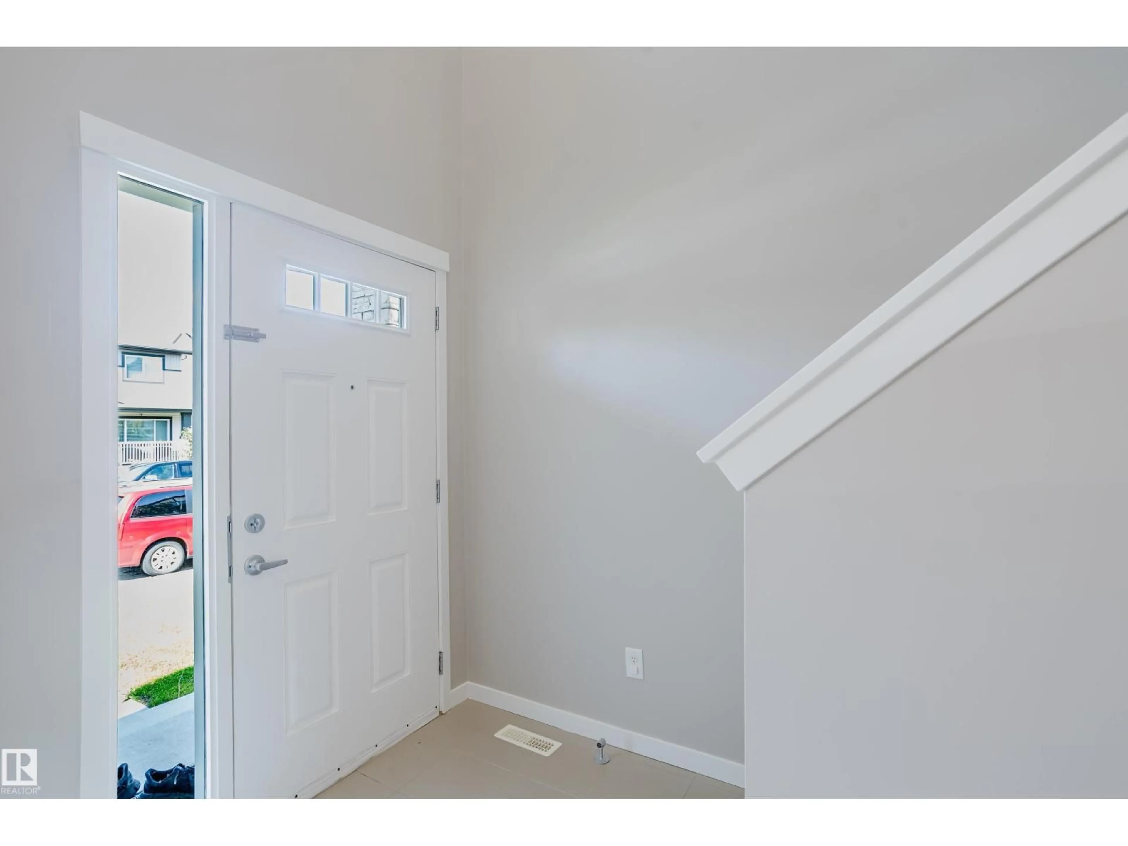 Indoor entryway for 17707 59 ST, Edmonton Alberta T5Y0W8