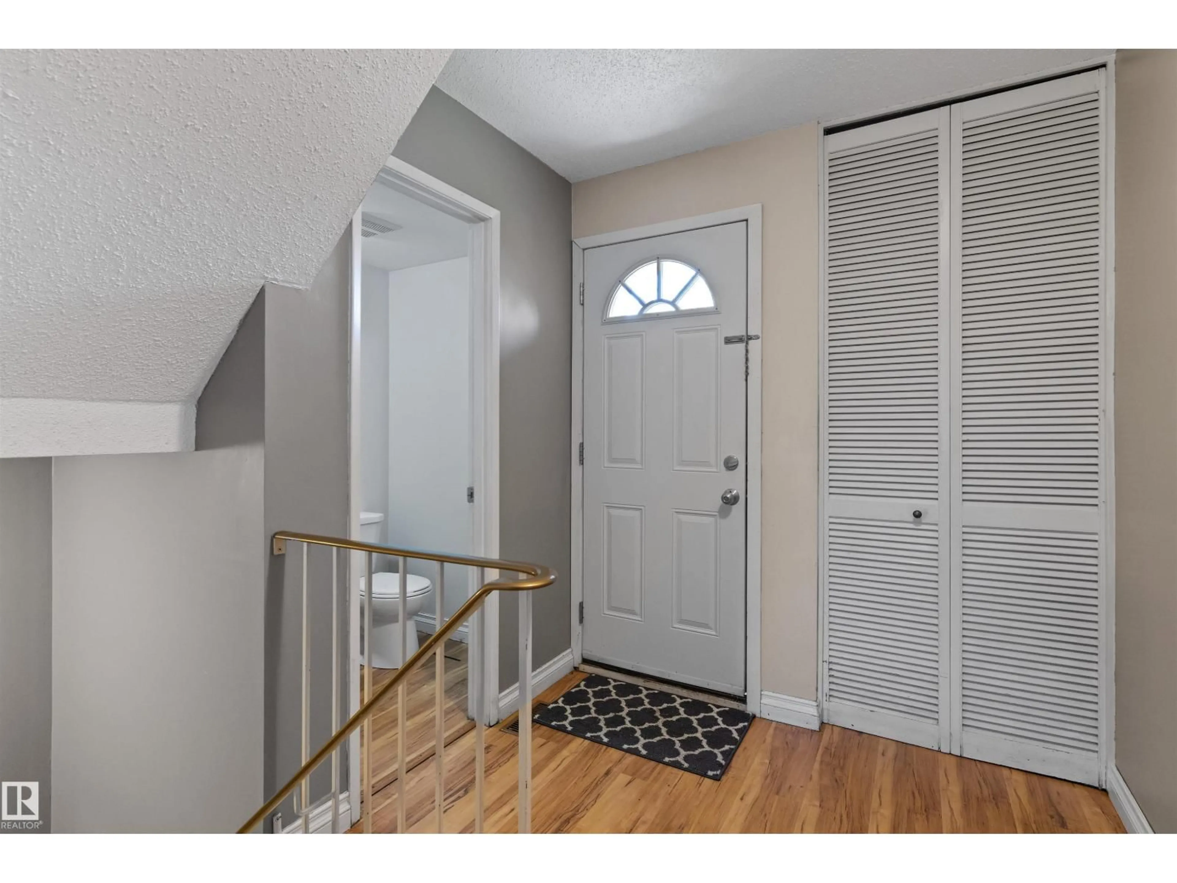 Indoor entryway for 105 GRANDIN VG, St. Albert Alberta T8N1R9