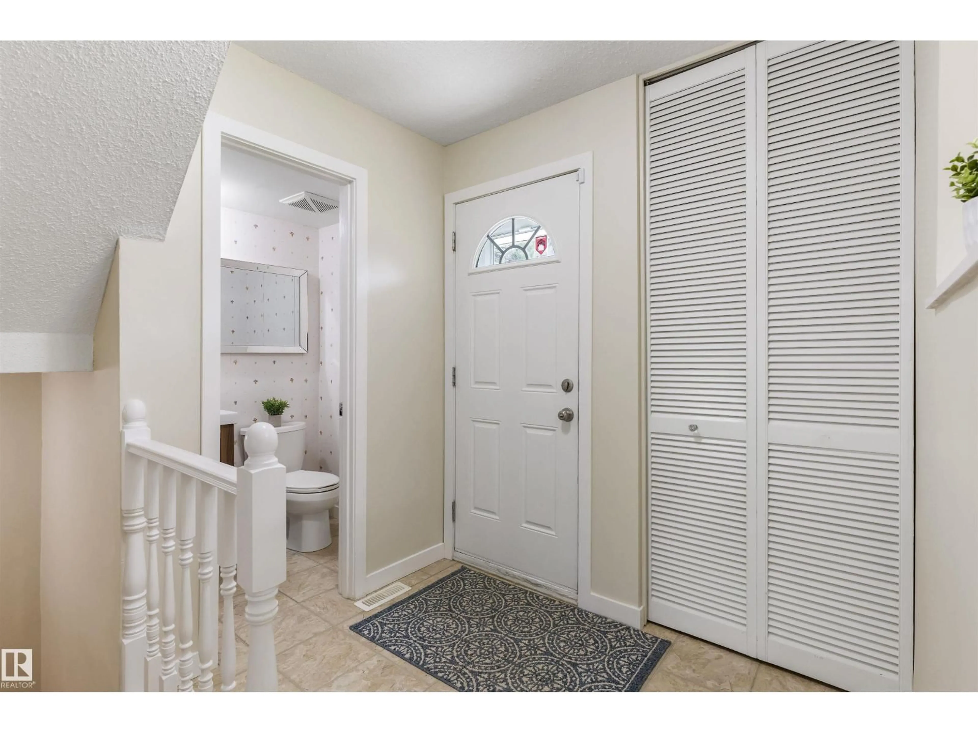 Indoor entryway for 33 GRANDIN VG, St. Albert Alberta T8N1R9