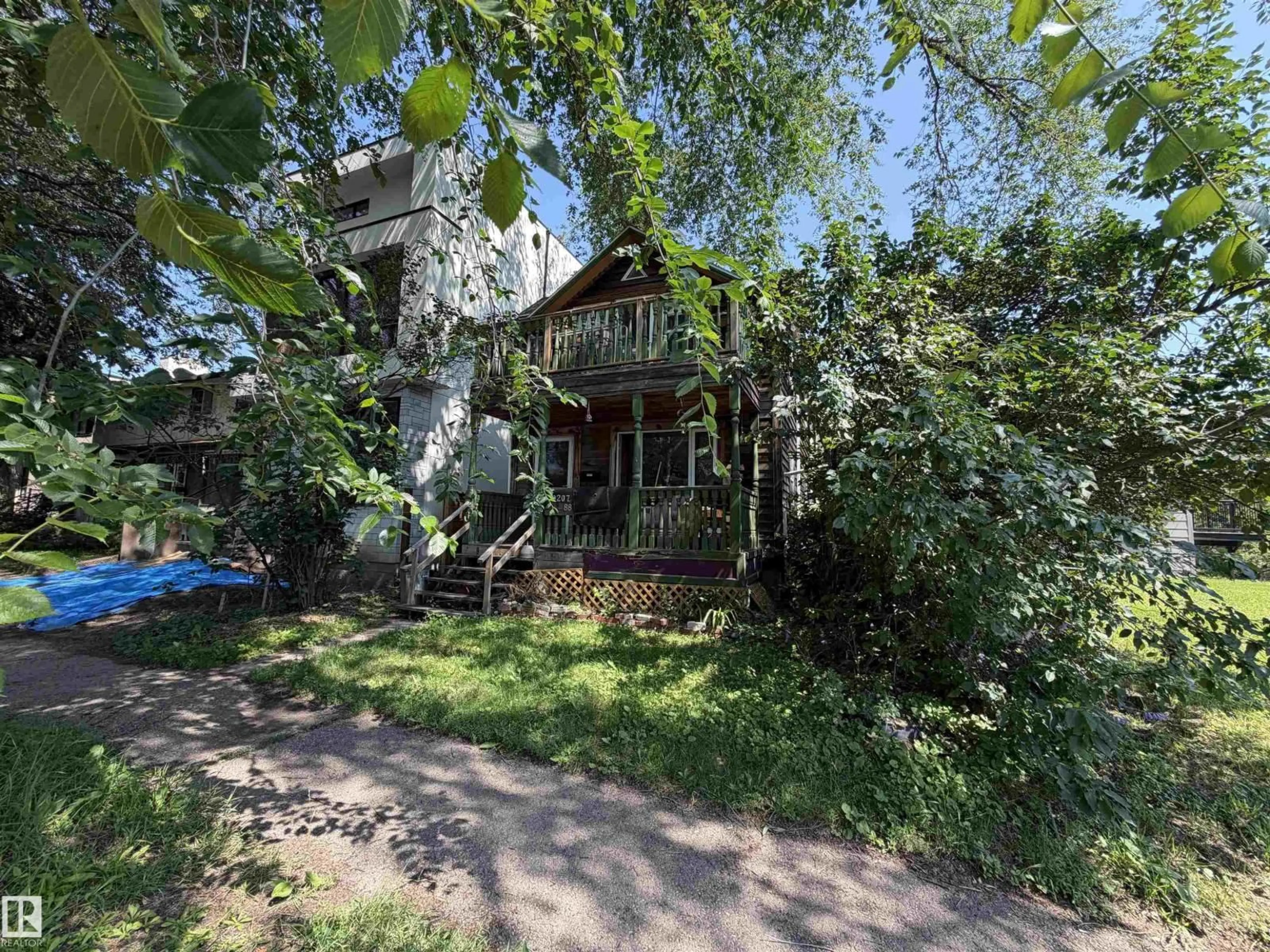 A pic from outside/outdoor area/front of a property/back of a property/a pic from drone, street for NW - 10207 88 ST, Edmonton Alberta T5H1P4