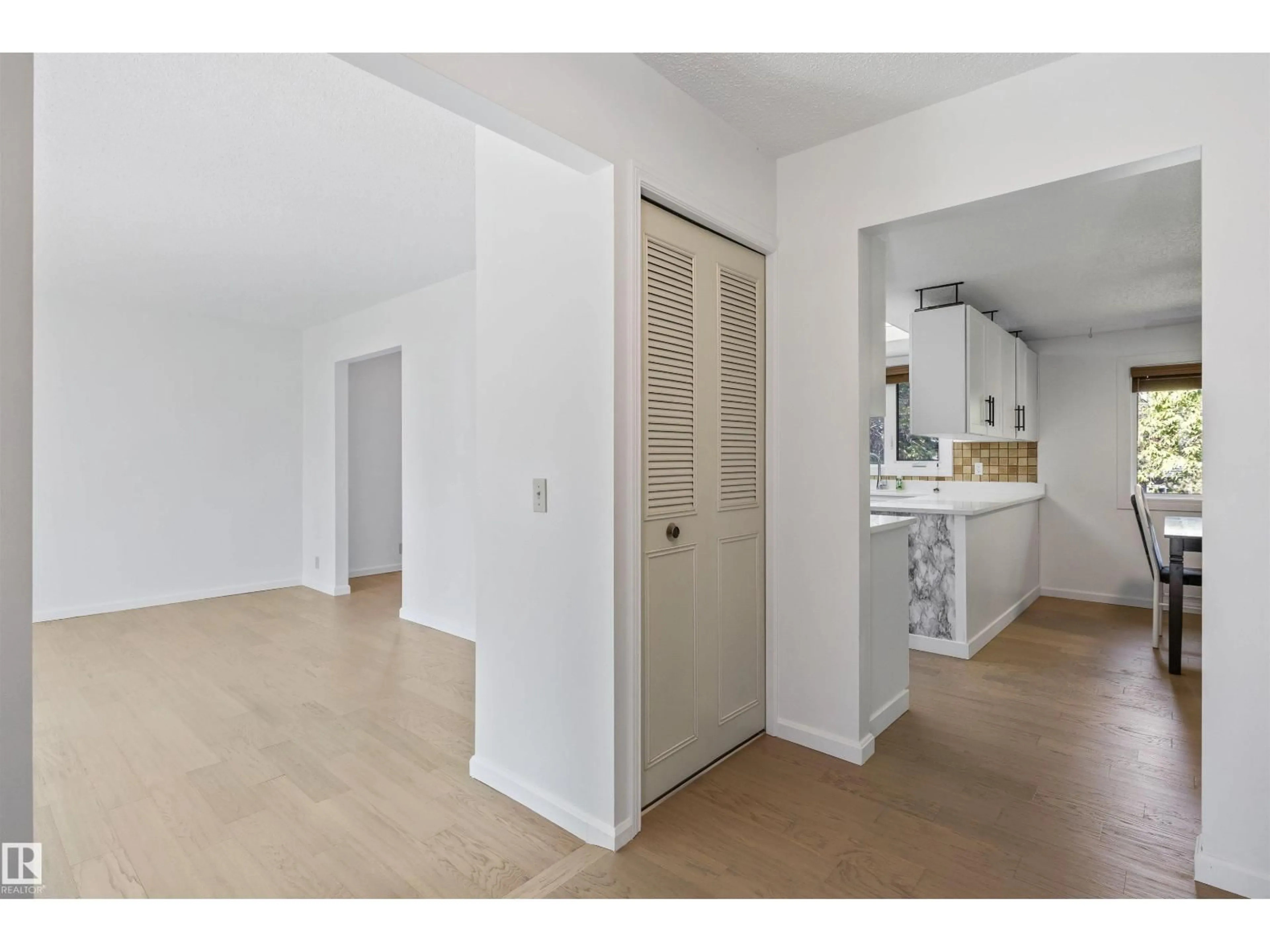 Unknown for 318 GRAND MEADOW CR, Edmonton Alberta T6L1X2