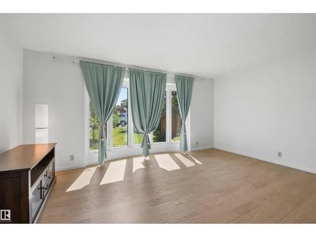 318 GRAND MEADOW CR, Edmonton 5