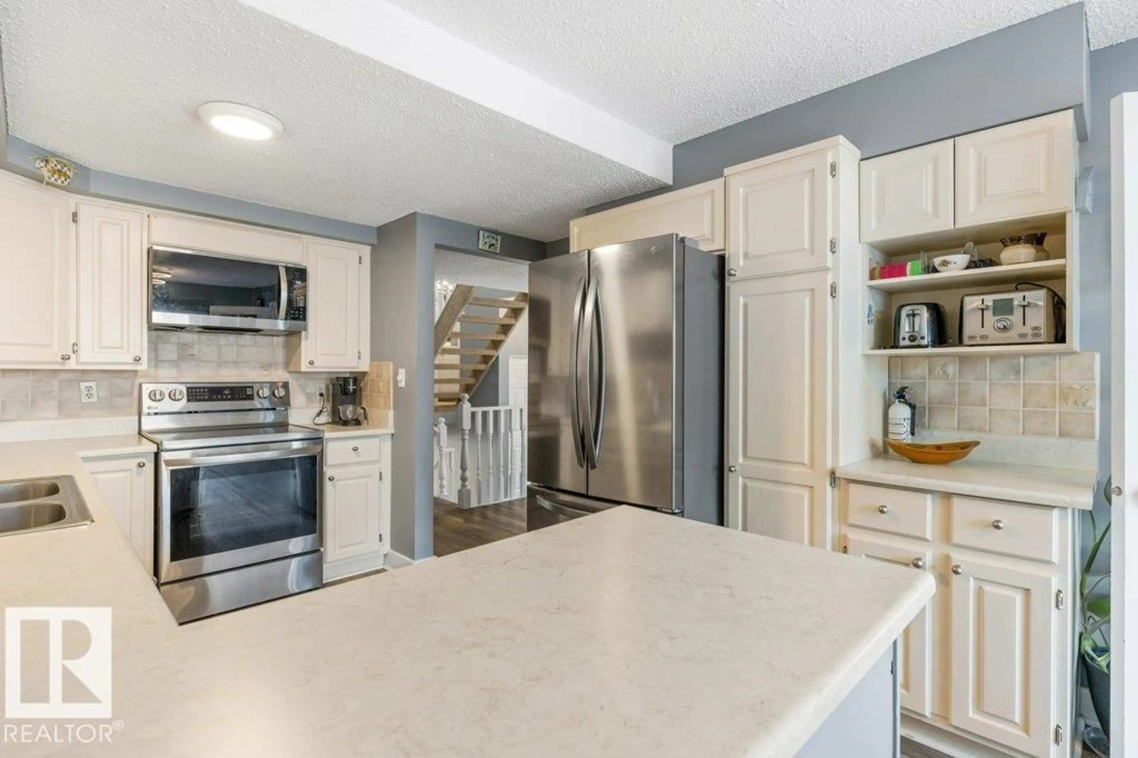 Open concept kitchen, ceramic/tile floor for 7 WHITEOAKS ES, St. Albert Alberta T8N3M2