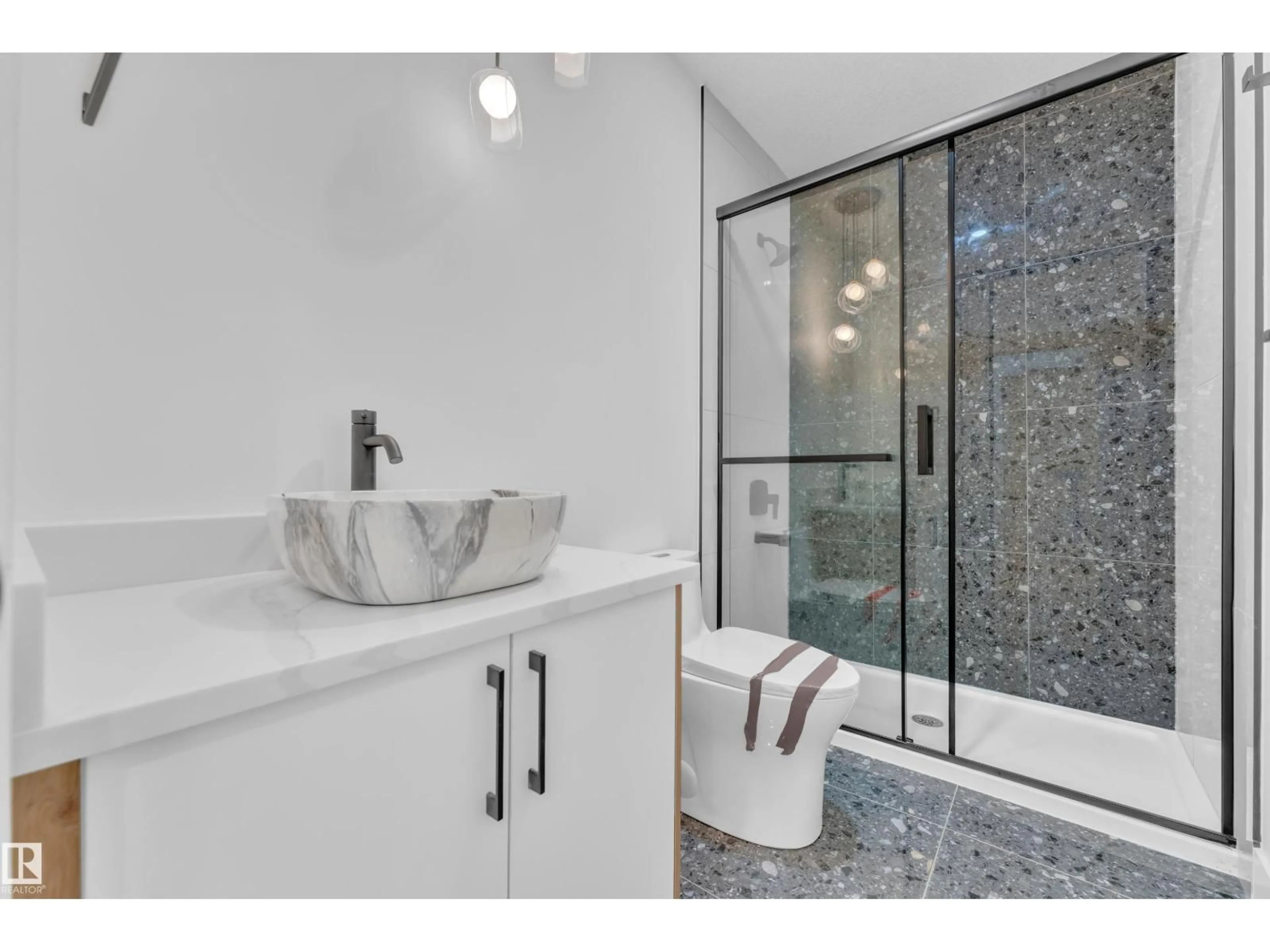 Contemporary bathroom, ceramic/tile floor for 382 LINDEN LO, Leduc Alberta T9E1T2