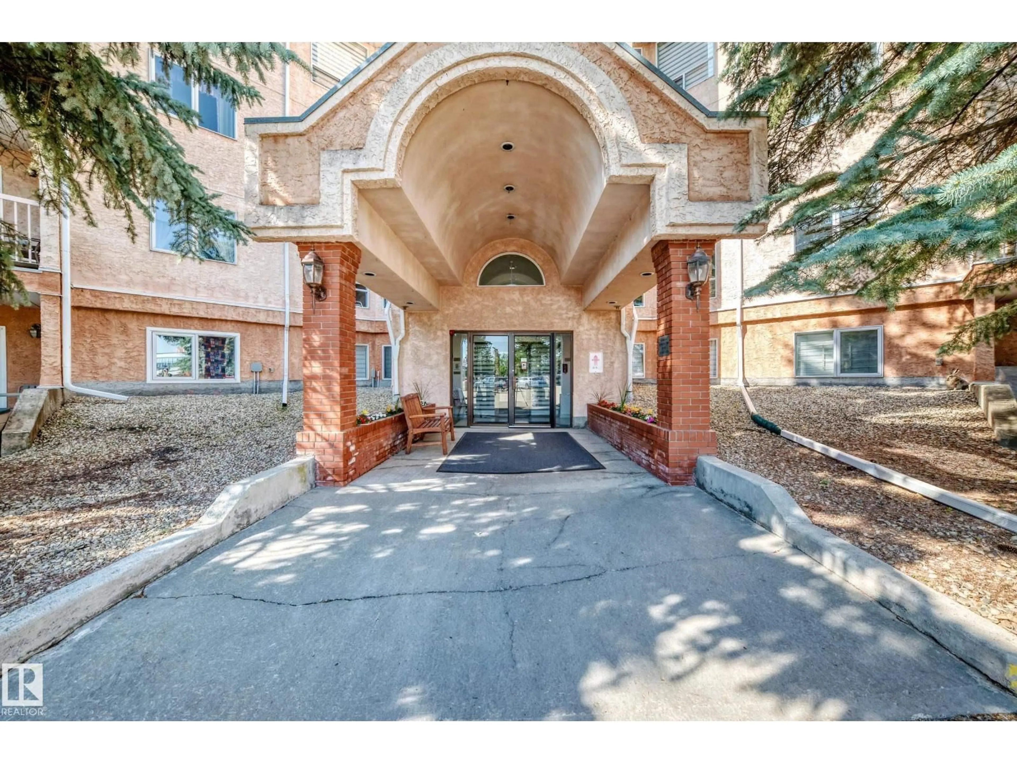 Indoor foyer for #109 - 10945 21 AV, Edmonton Alberta T6J6R3