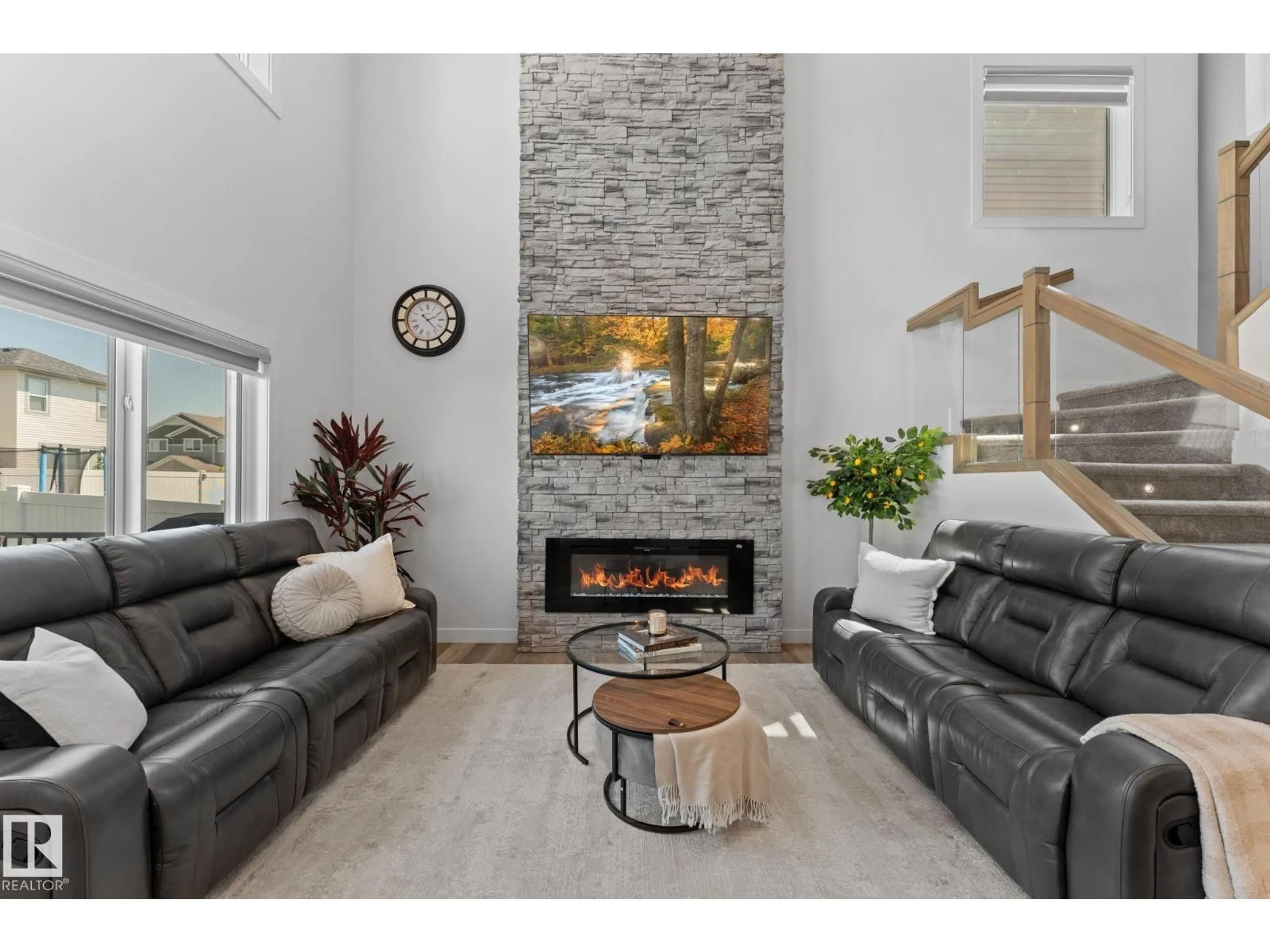 Living room with furniture, ceramic/tile floor for 59 WILLOW LI, Fort Saskatchewan Alberta T8L0W8