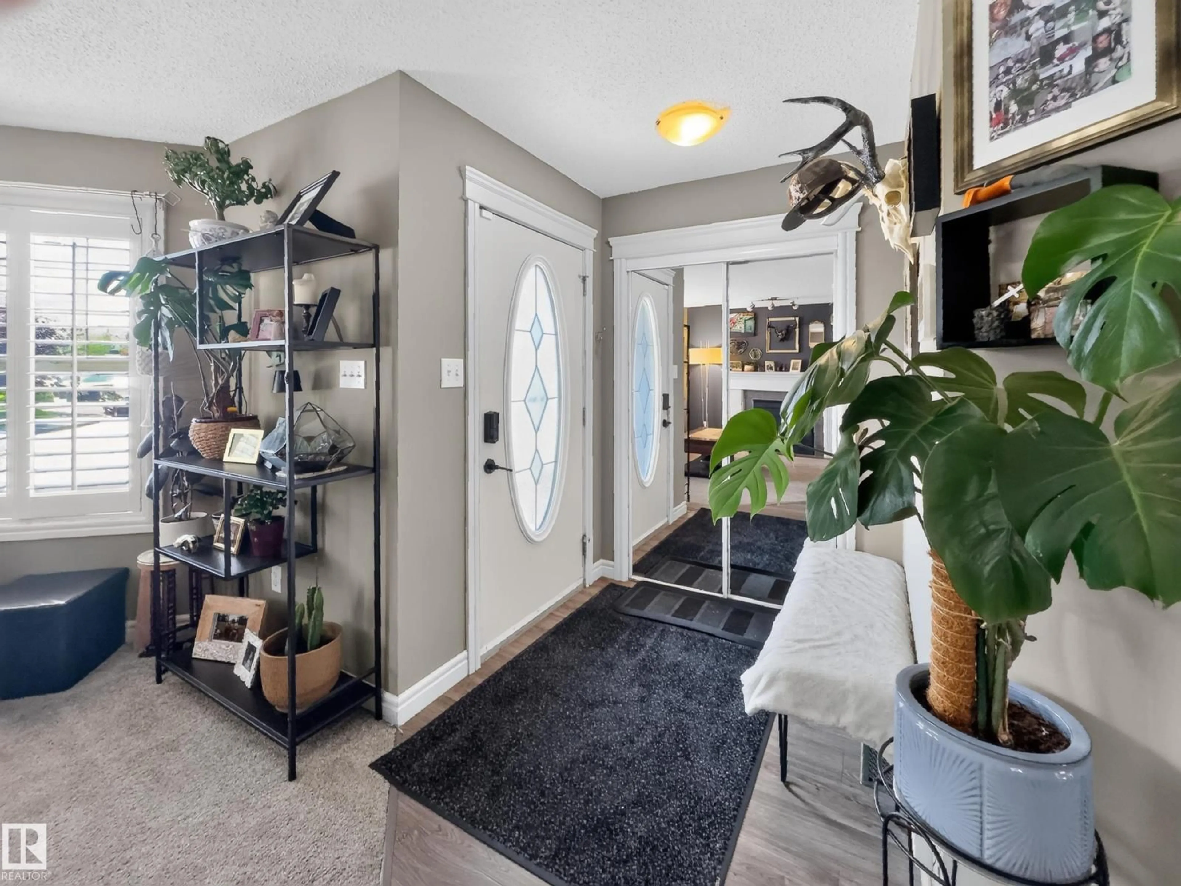 Indoor entryway for 423 SUMMERTON CR, Sherwood Park Alberta T8H2V3