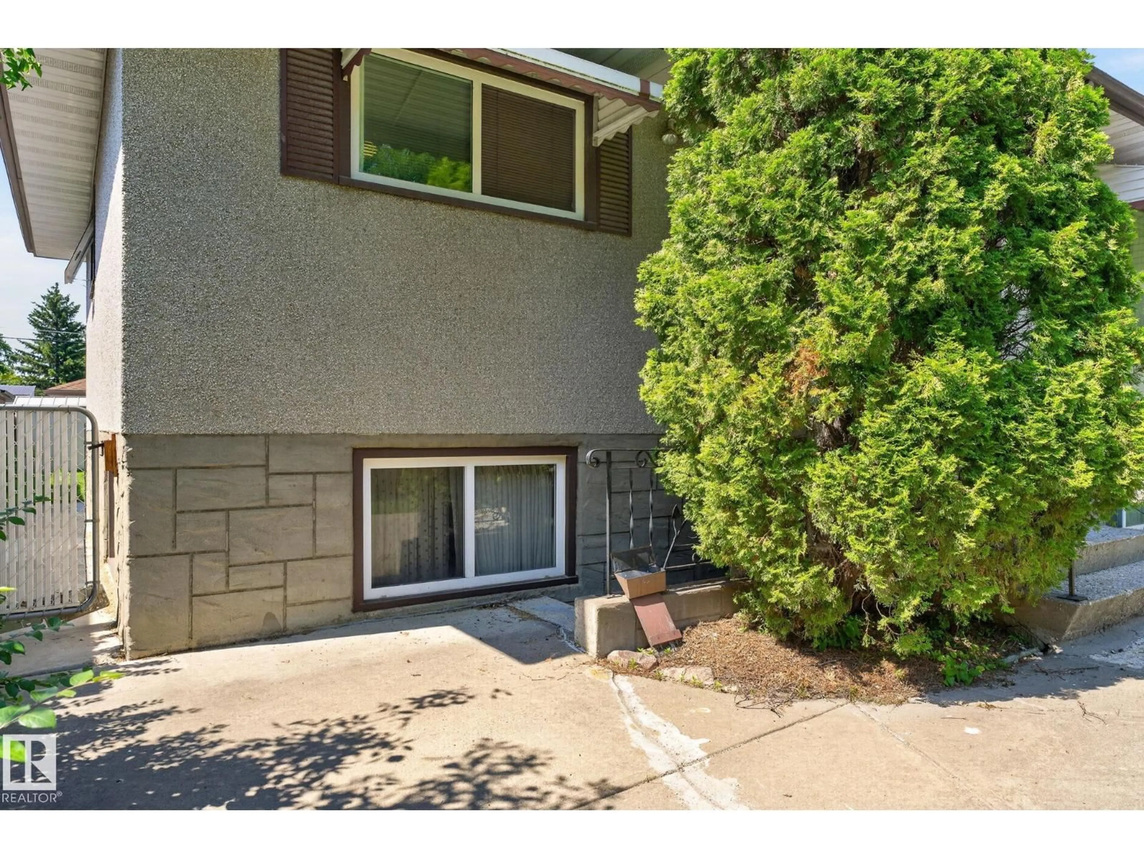 A pic from outside/outdoor area/front of a property/back of a property/a pic from drone, street for 12908 104 ST, Edmonton Alberta T5E4N9