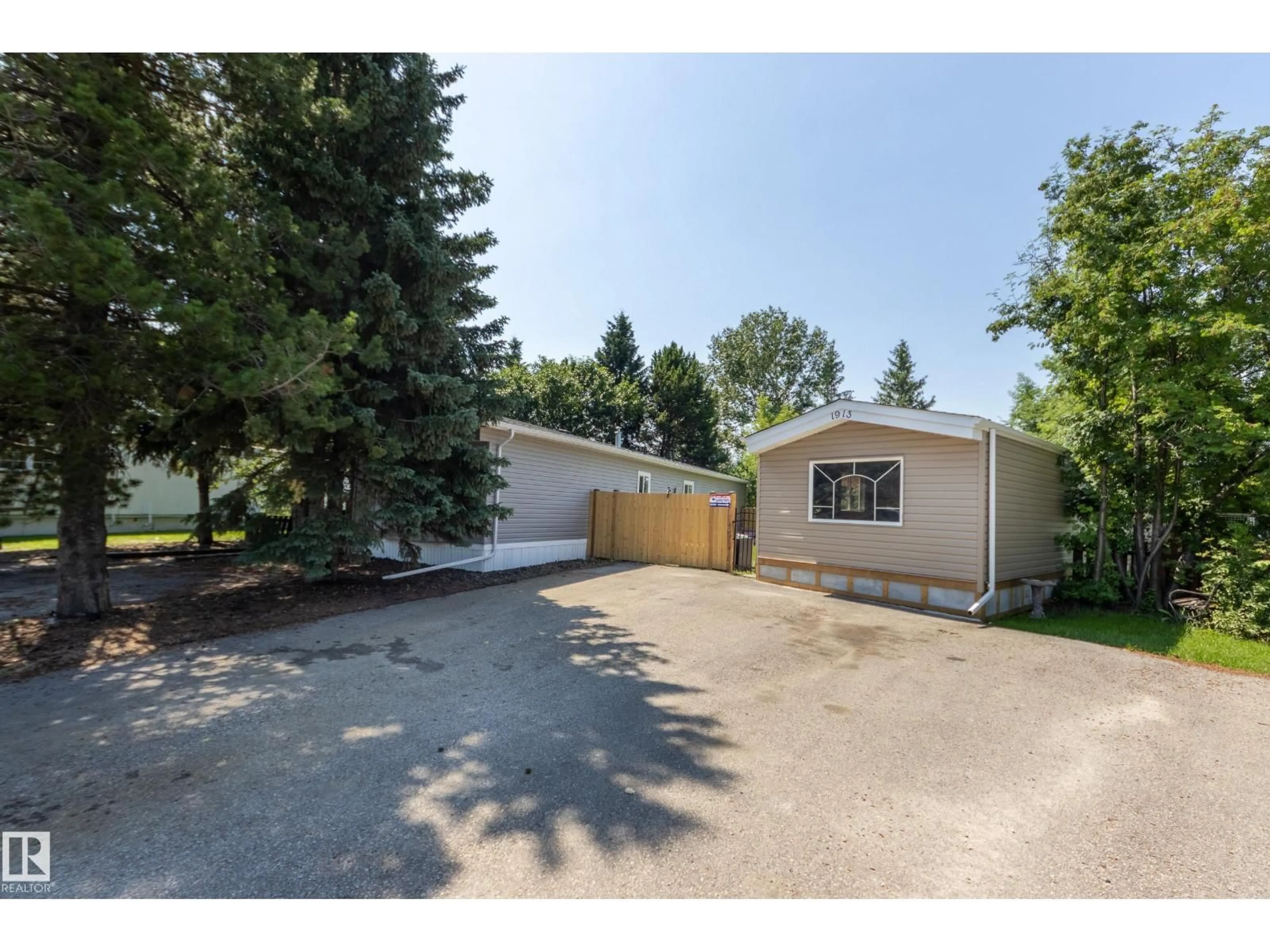 A pic from outside/outdoor area/front of a property/back of a property/a pic from drone, street for 1913 ROYAL WY, Edmonton Alberta T5S1T6