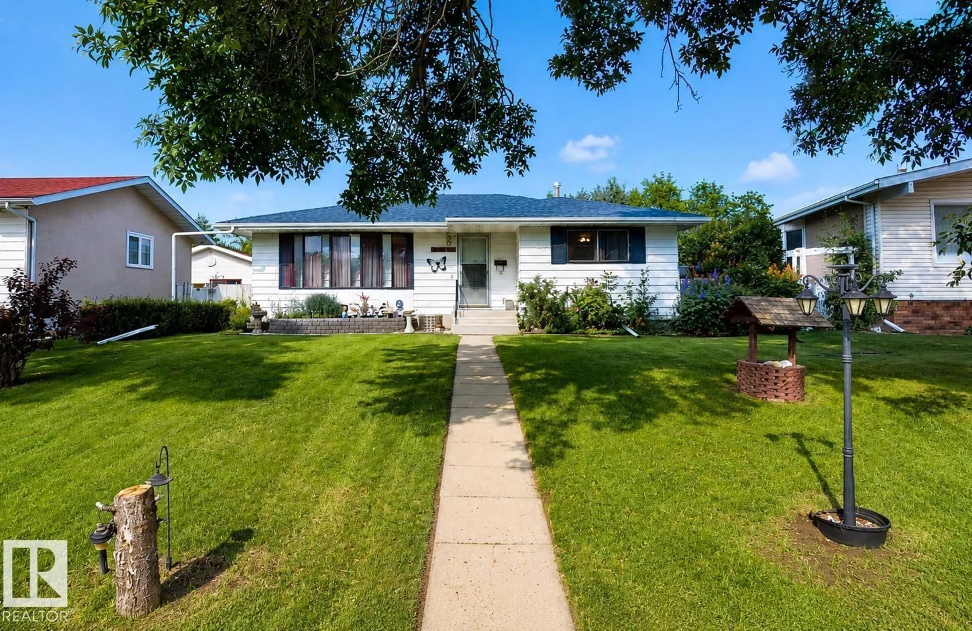 Home with vinyl exterior material, street for 43 HURON DR, Leduc Alberta T9E4N6