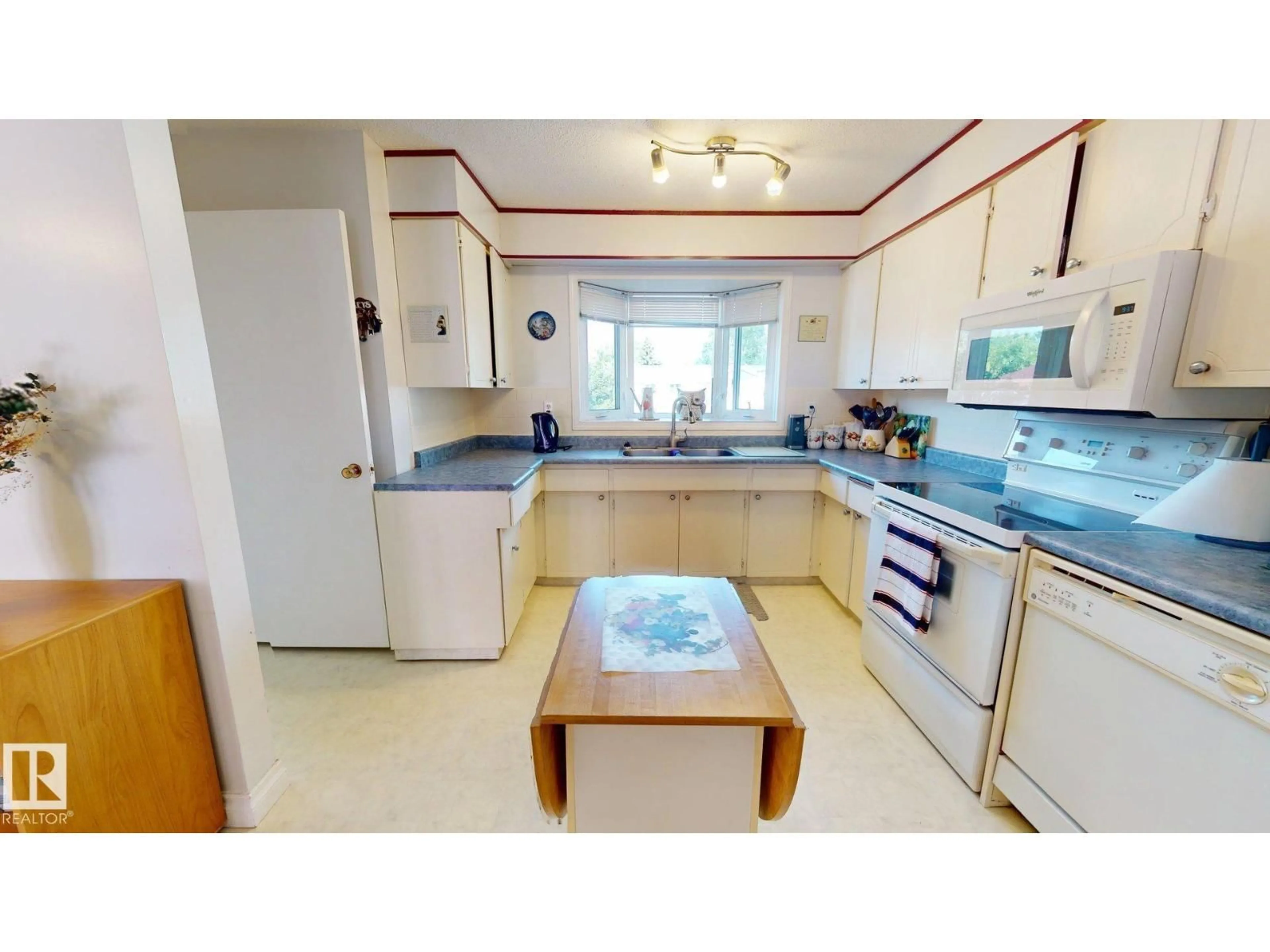 Standard kitchen, ceramic/tile floor for 43 HURON DR, Leduc Alberta T9E4N6
