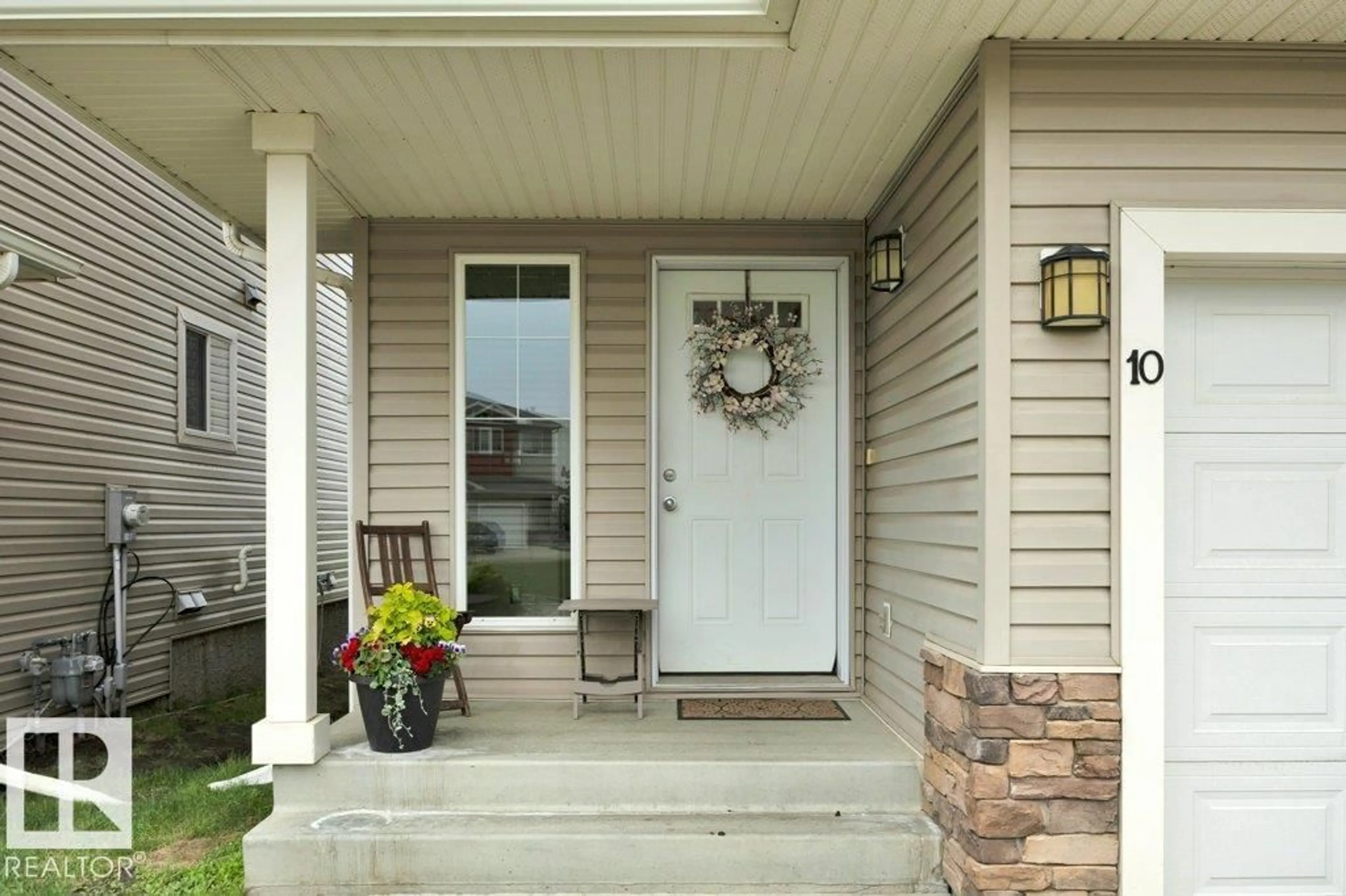Indoor entryway for #10 - 15151 43 ST, Edmonton Alberta T5Y0L3