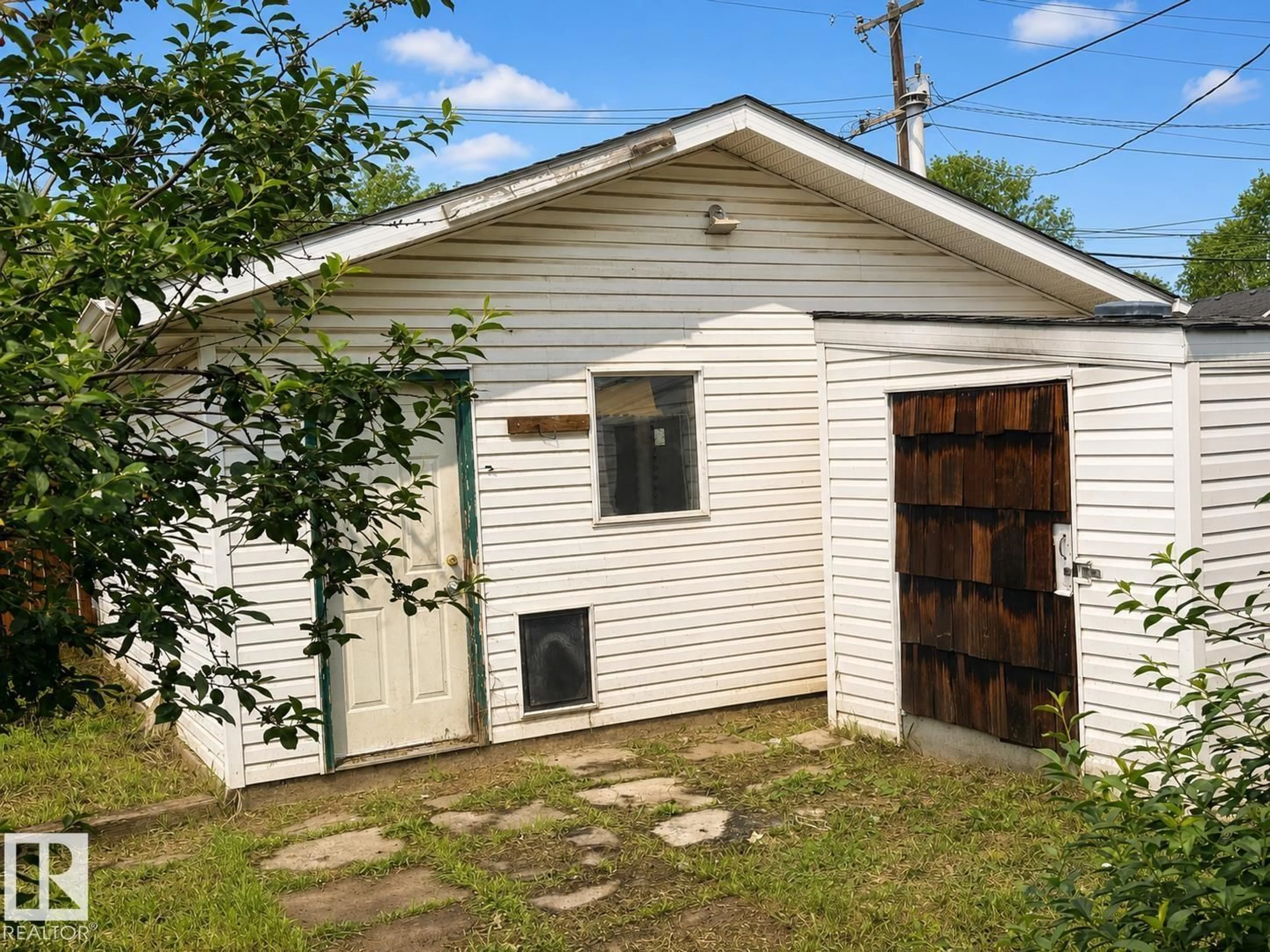 Shed for 11916 95A ST NW, Edmonton Alberta T5G1R5