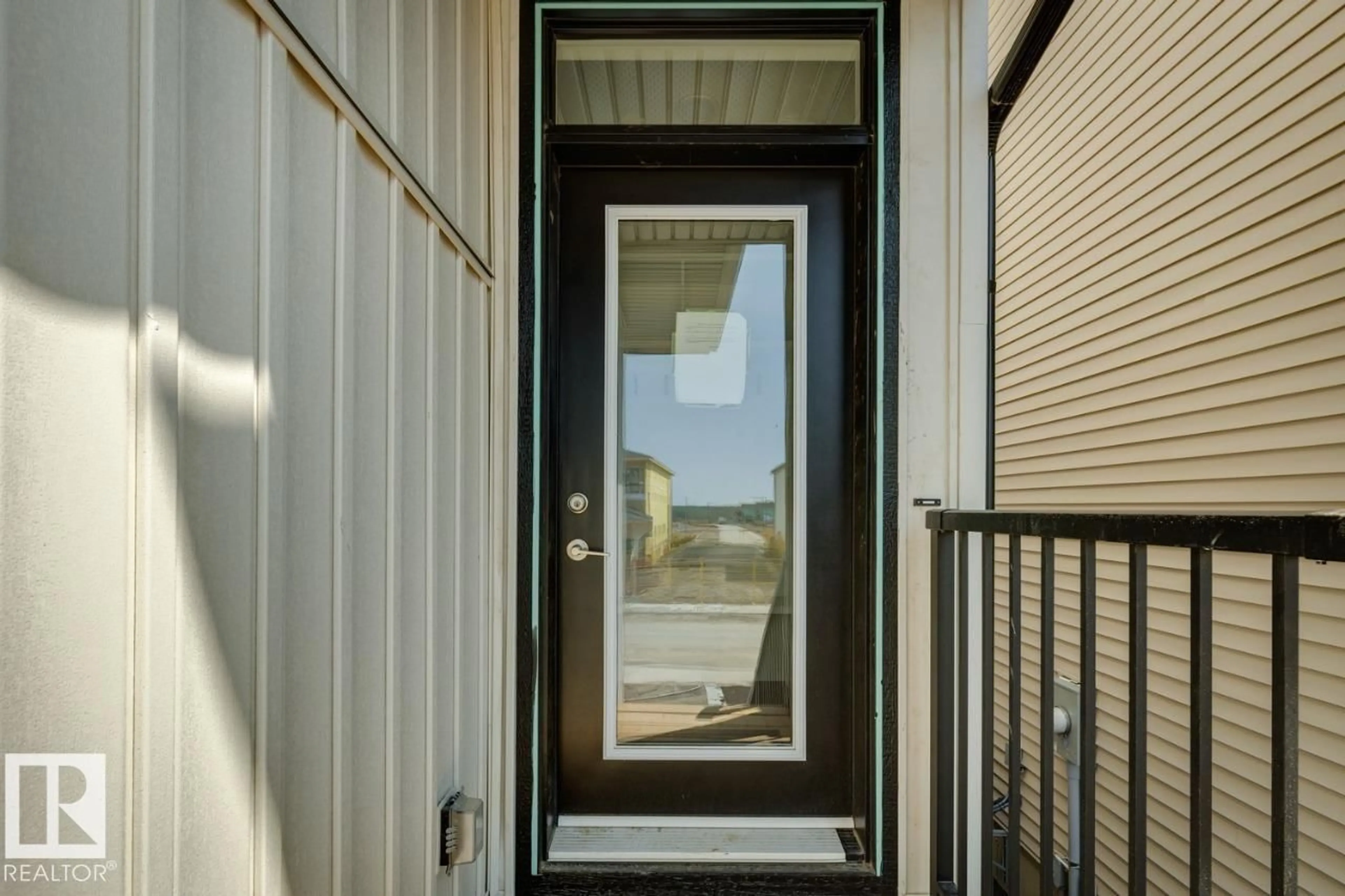 Indoor entryway for 7444 KLAPSTEIN CR, Edmonton Alberta T6W5N7