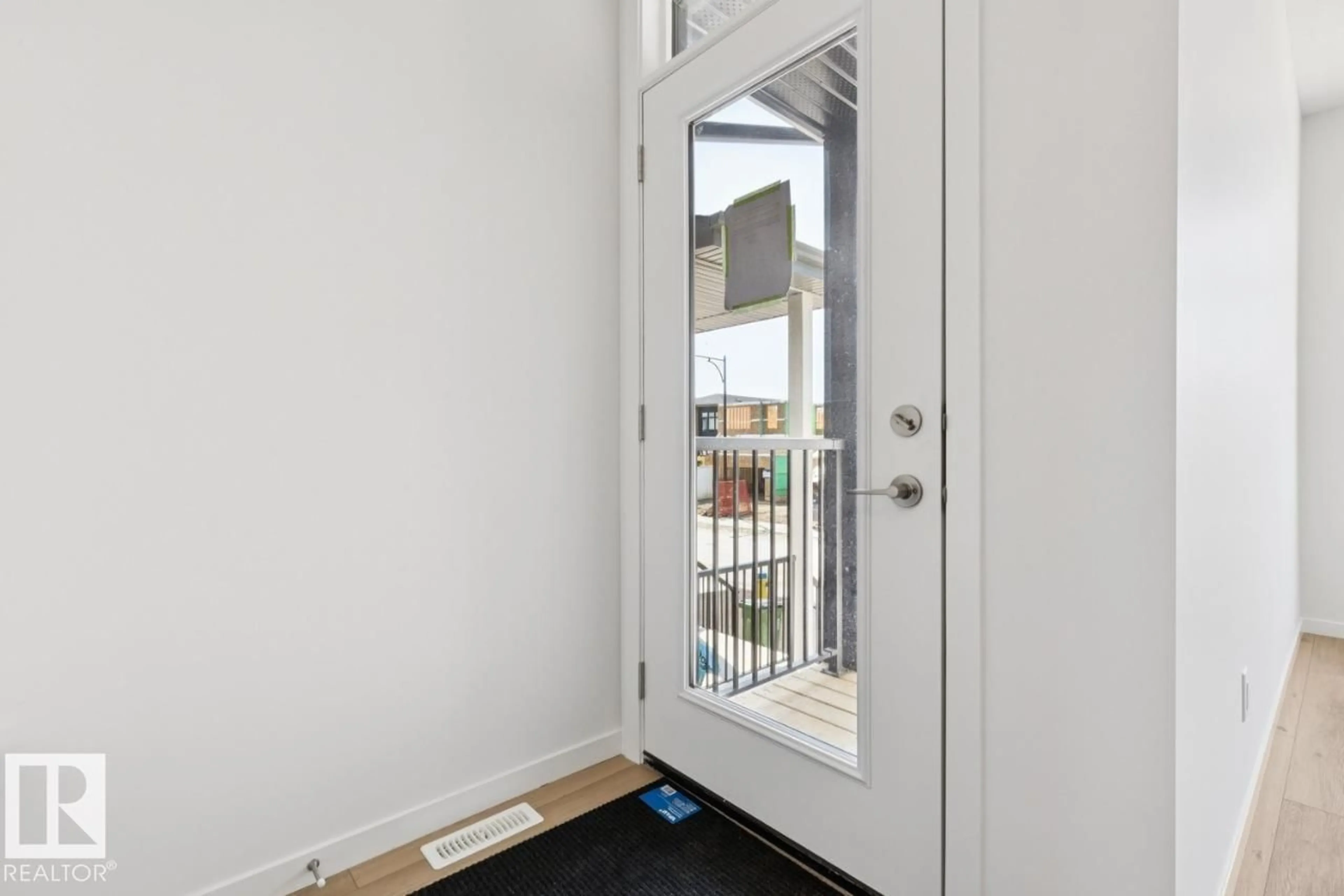 Indoor entryway for 7444 KLAPSTEIN CR, Edmonton Alberta T6W5N7