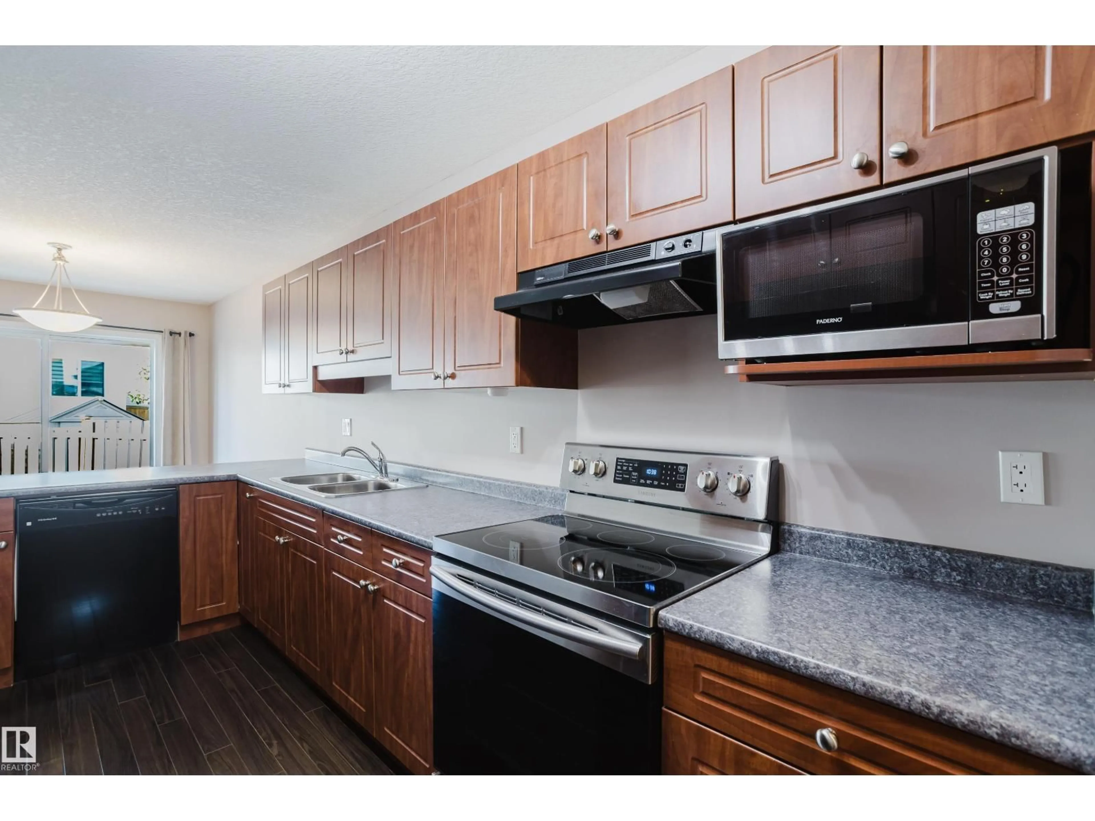 Standard kitchen, wood/laminate floor for 81 HANEY LD, Spruce Grove Alberta T7X0A2
