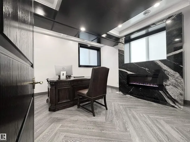 11833 102 AV, Edmonton 5