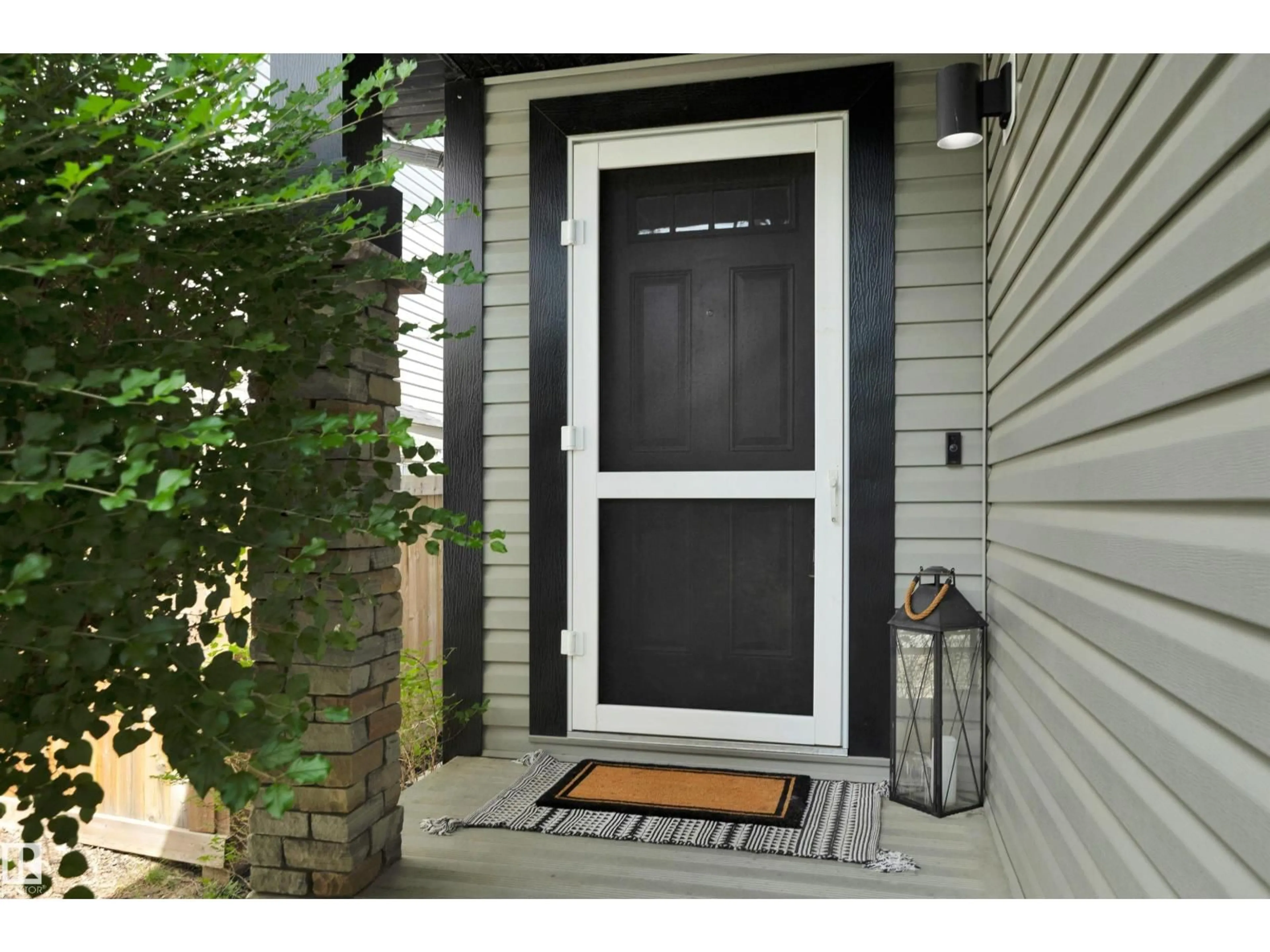 Indoor entryway for 4029 ALEXANDER WY, Edmonton Alberta T6W2C5