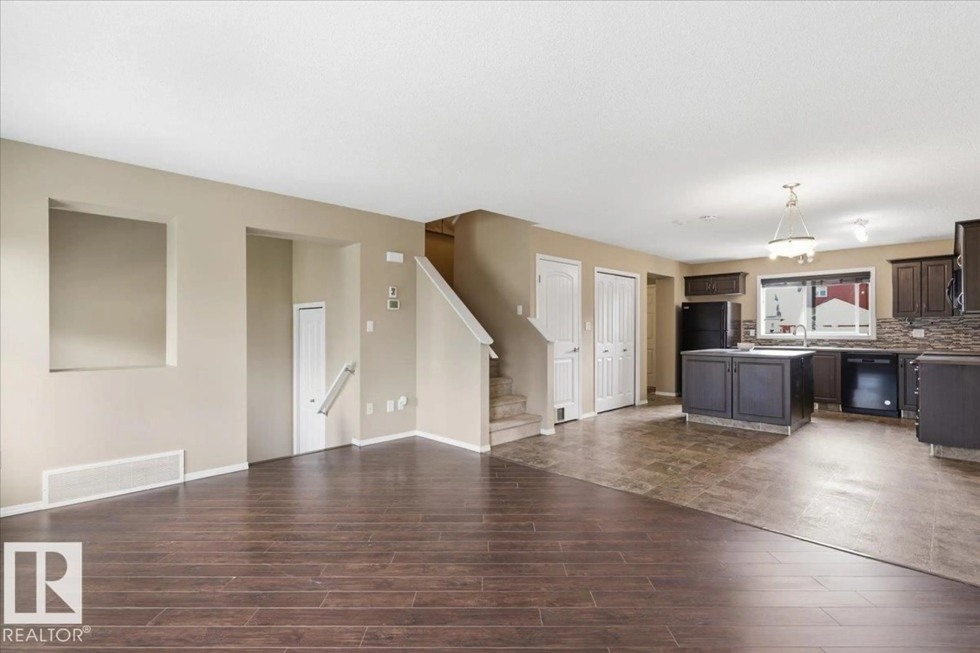 Unknown for 331 SOUTHFORK DR, Leduc Alberta T9E0T8