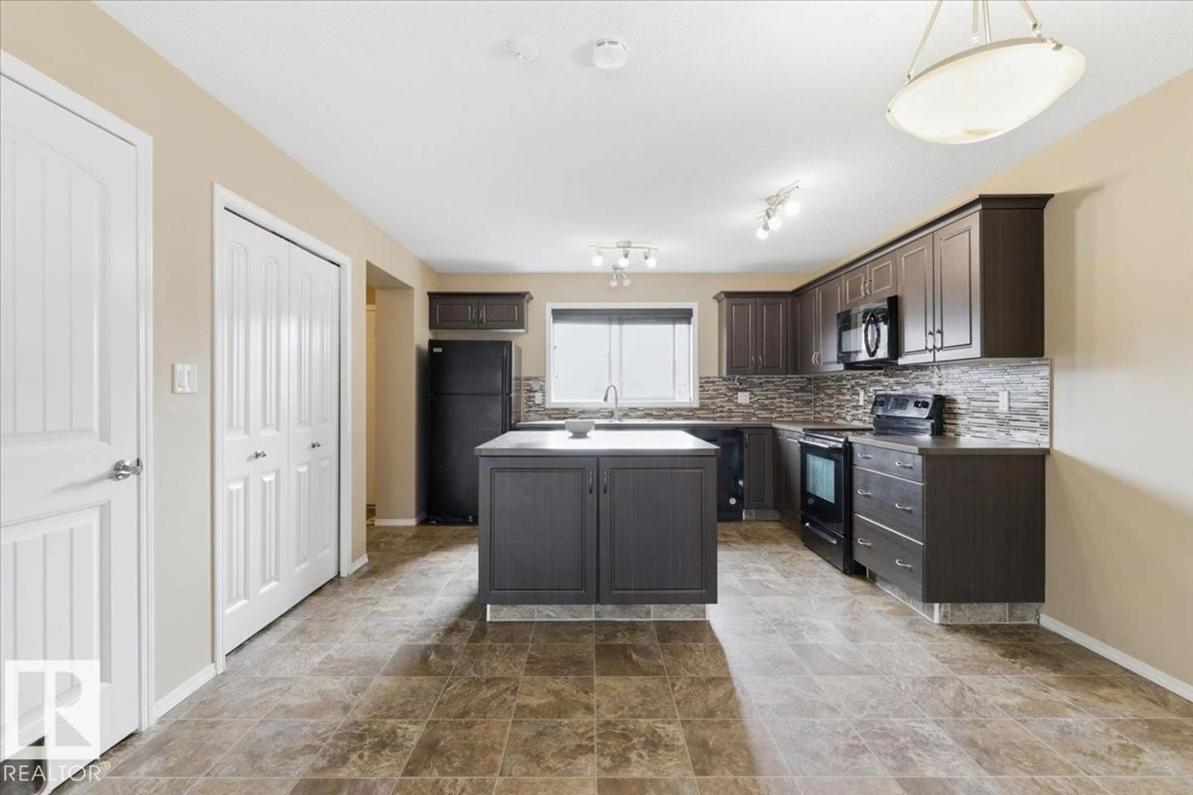 Open concept kitchen, ceramic/tile floor for 331 SOUTHFORK DR, Leduc Alberta T9E0T8