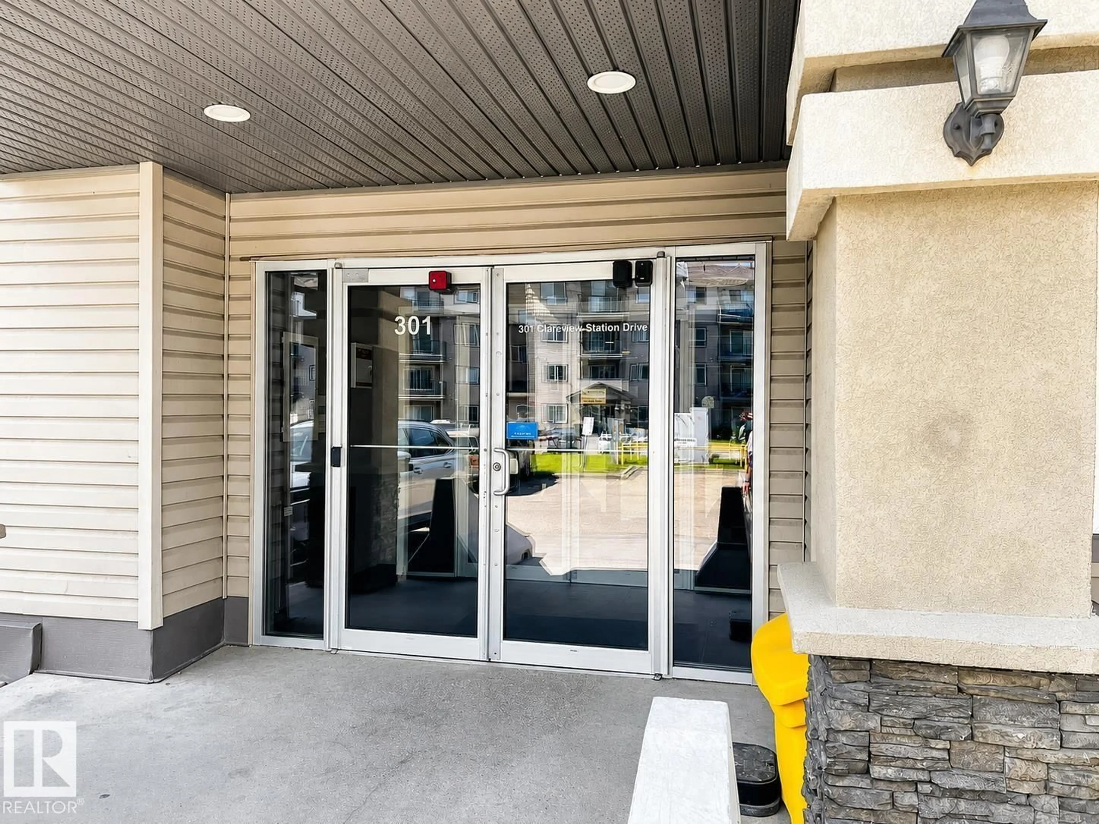 Indoor foyer for 301 - 244 CLAREVIEW STATION DR, Edmonton Alberta T5Y0J4