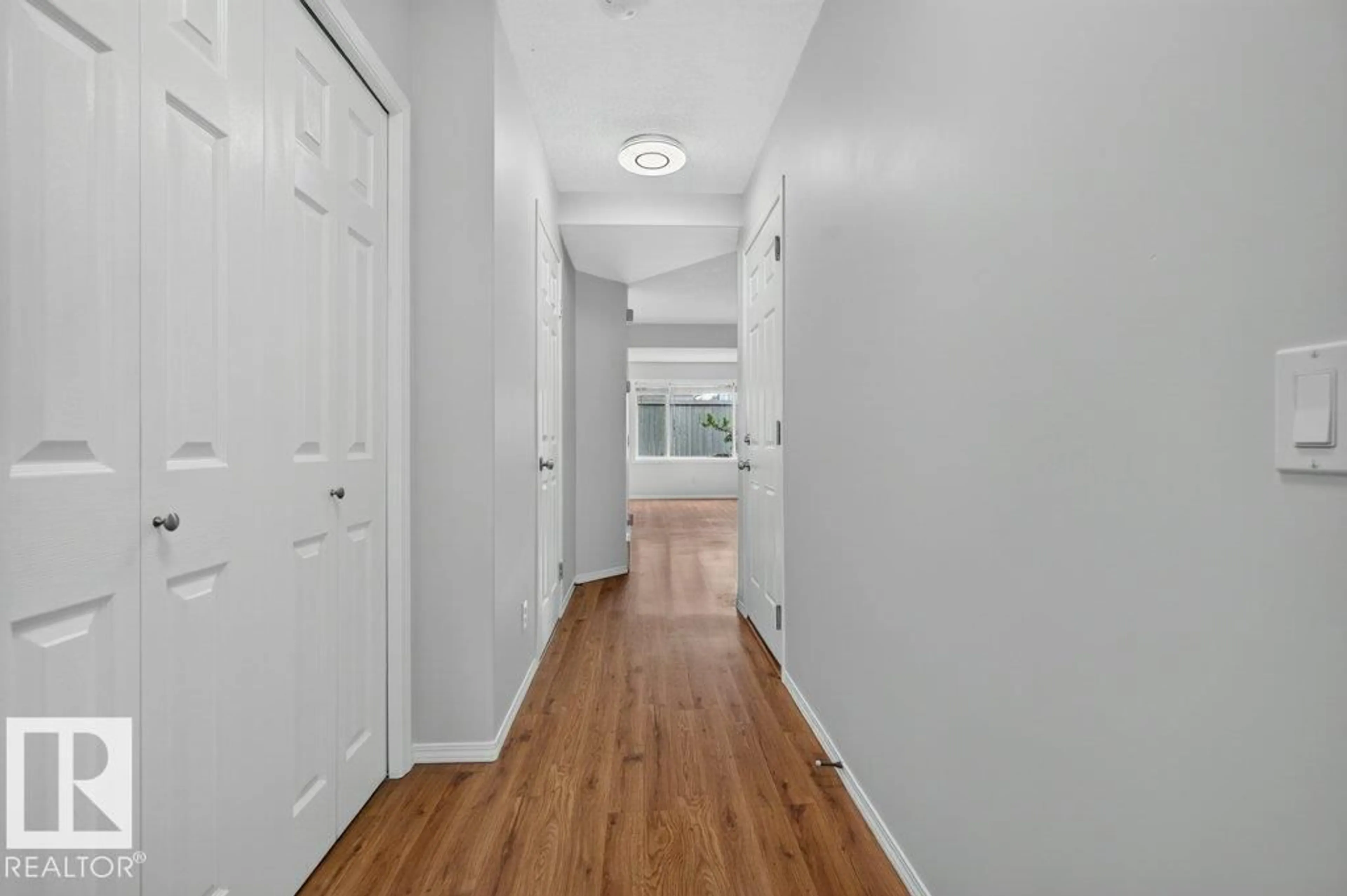 Indoor foyer for 10 - 2816 34 AV, Edmonton Alberta T6T2B4