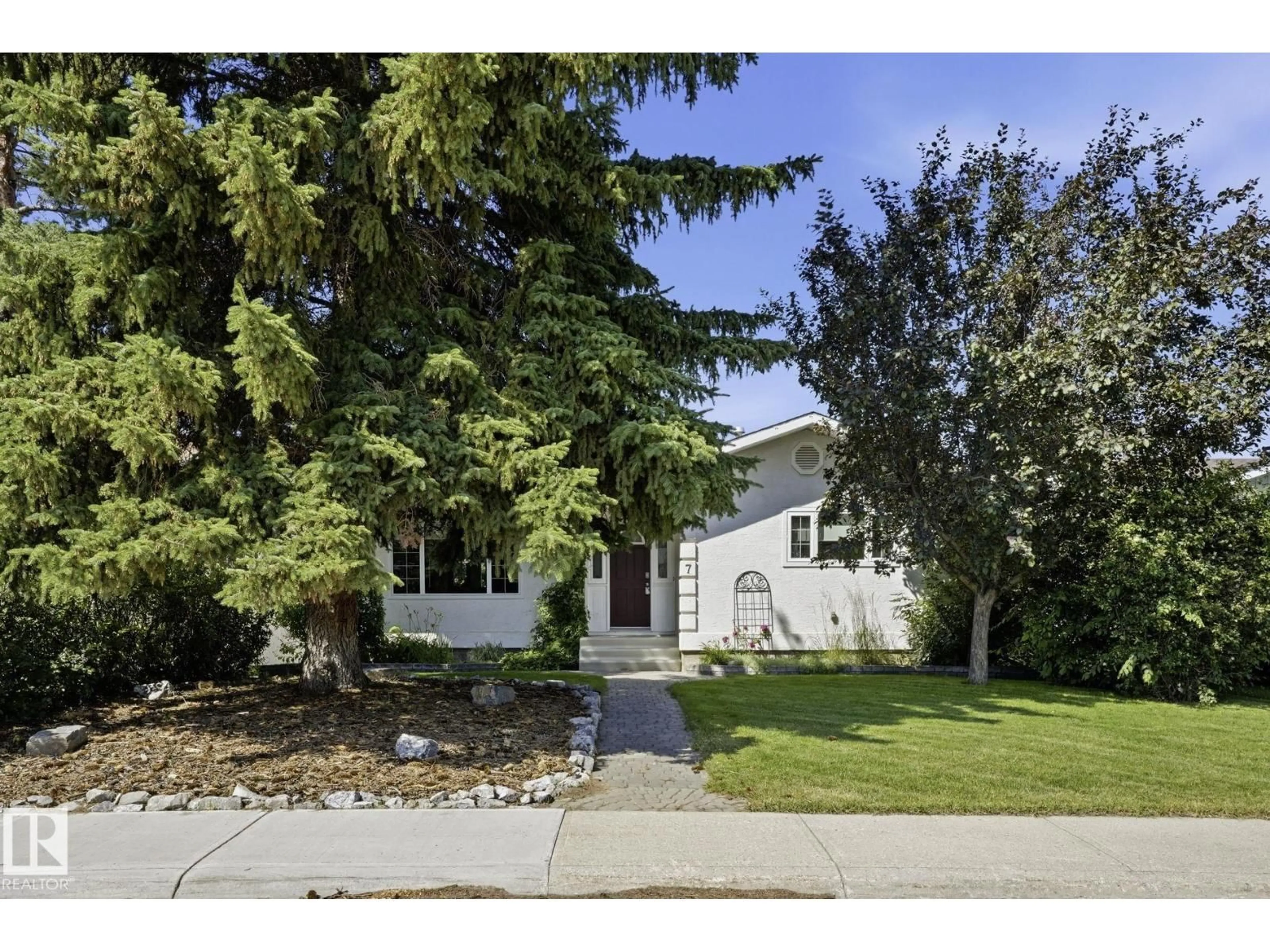 Home with vinyl exterior material, street for 7 BURLINGTON AV, Spruce Grove Alberta T7X1C9